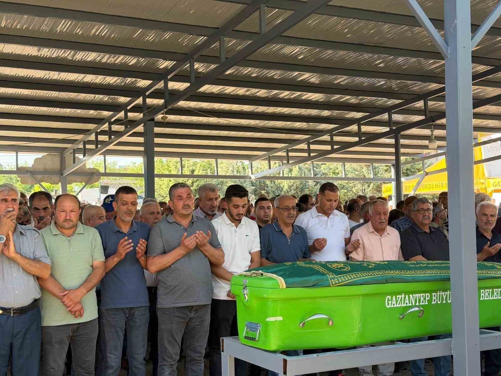 Sınava giderken kazada ölen genç toprağa verildi
