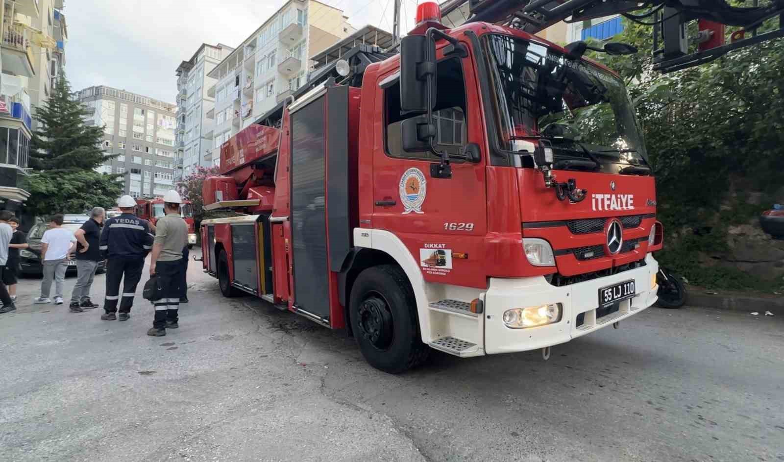 Yangın çıkarıp kendisini eve kilitledi: Ekiplerin çabasına rağmen dışarı çıkmadı