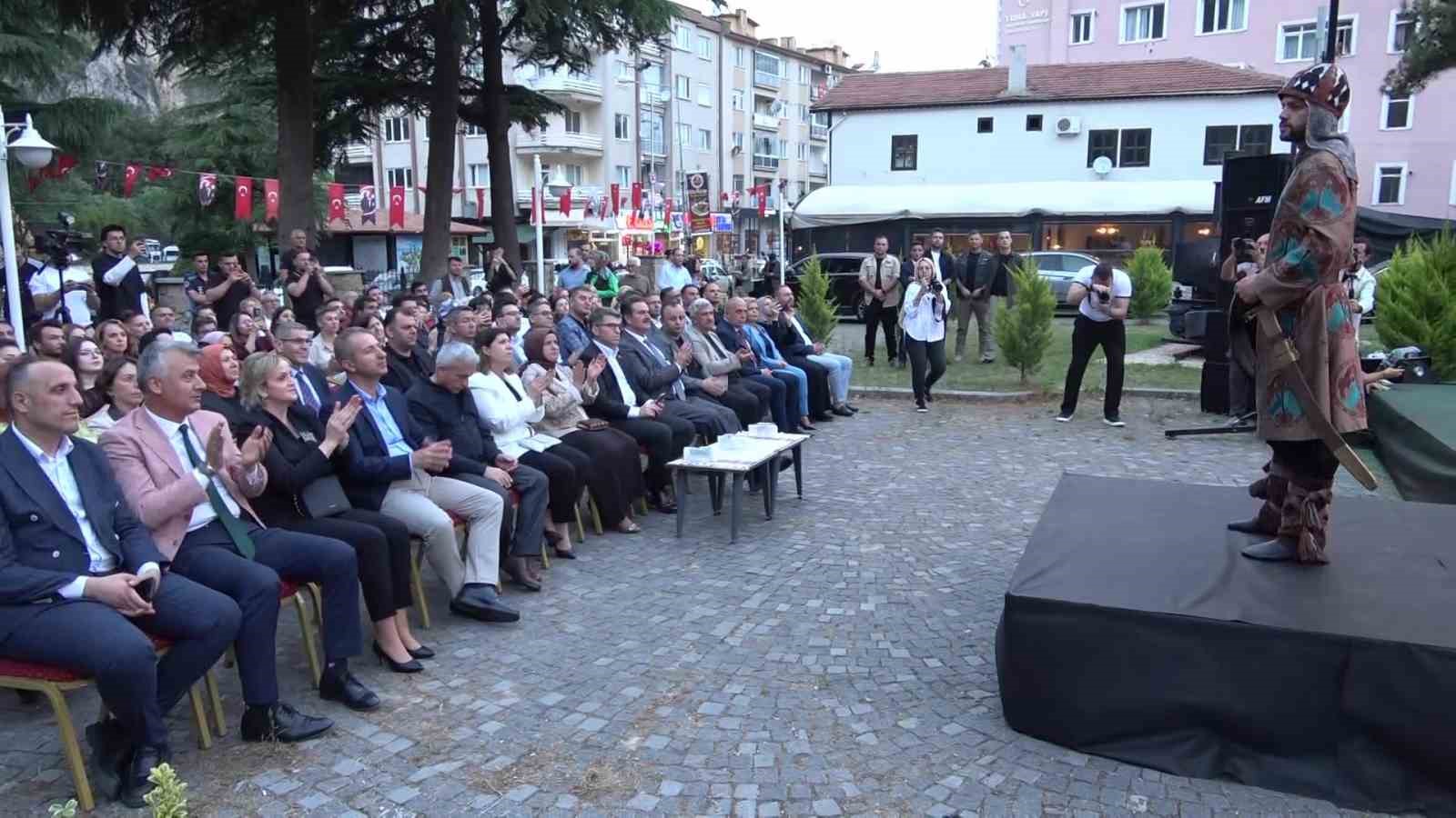 Bin yıllık kıyafetler defilede: "Fetihten Milli Mücadeleye Amasya"