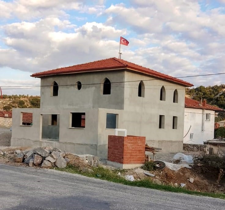Selendi’de hayırseverlerin yaptırdığı Aloşlar Camii ibadete hazır