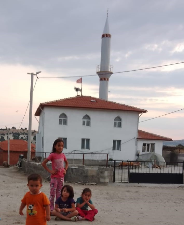 Selendi’de hayırseverlerin yaptırdığı Aloşlar Camii ibadete hazır