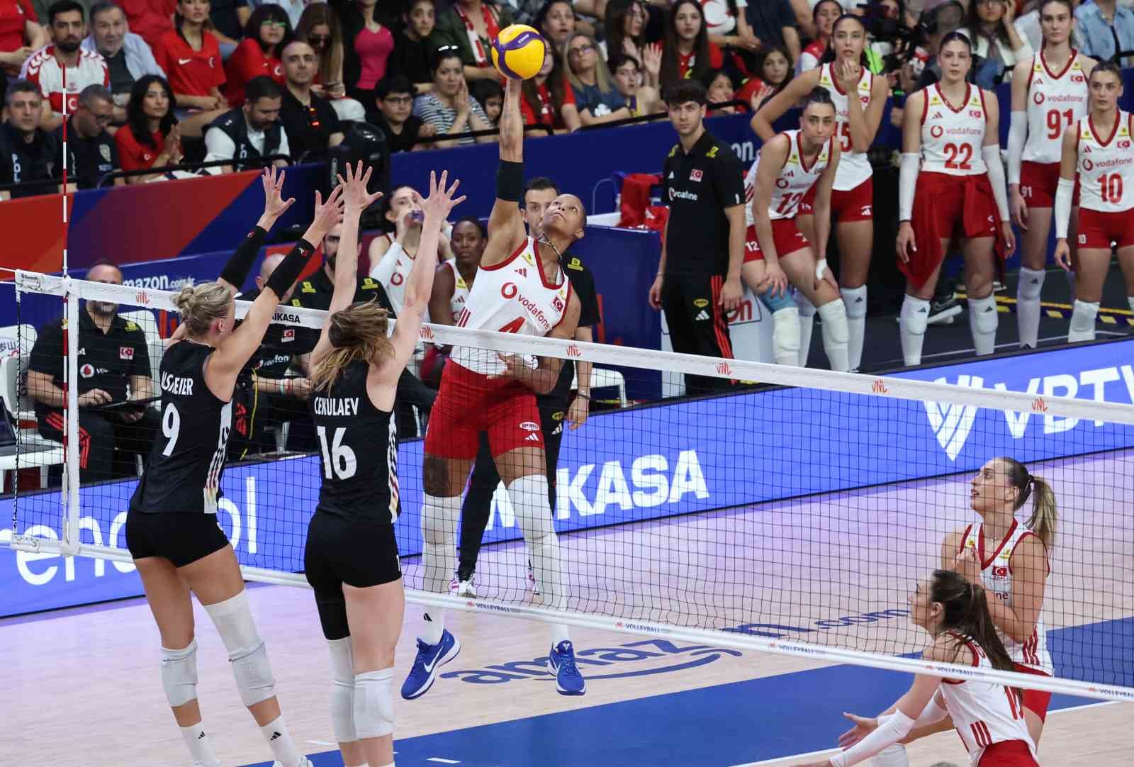 A Milli Kadın Voleybol Takımı, Almanya’yı 3-2 mağlup etti