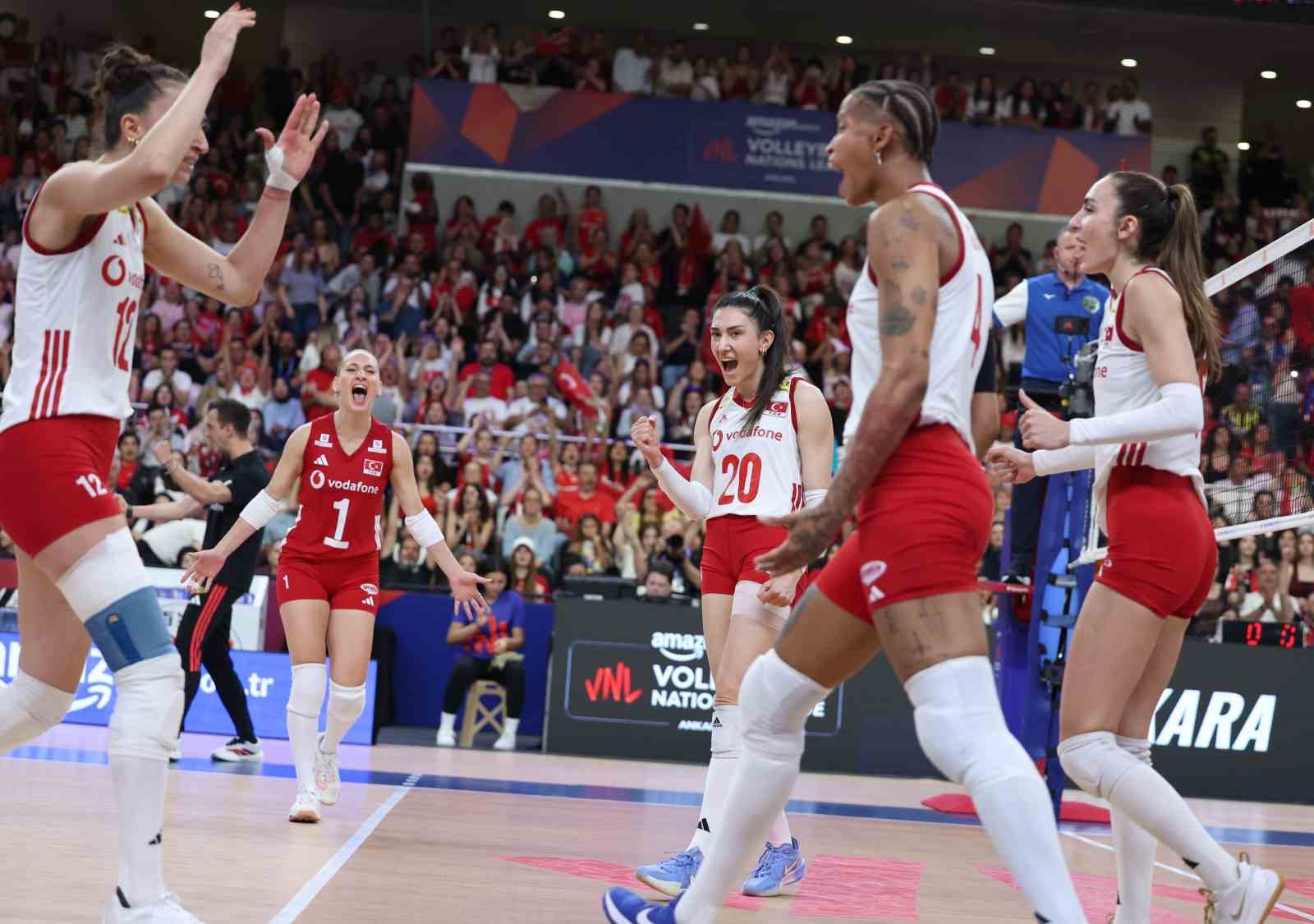A Milli Kadın Voleybol Takımı, Almanya’yı 3-2 mağlup etti
