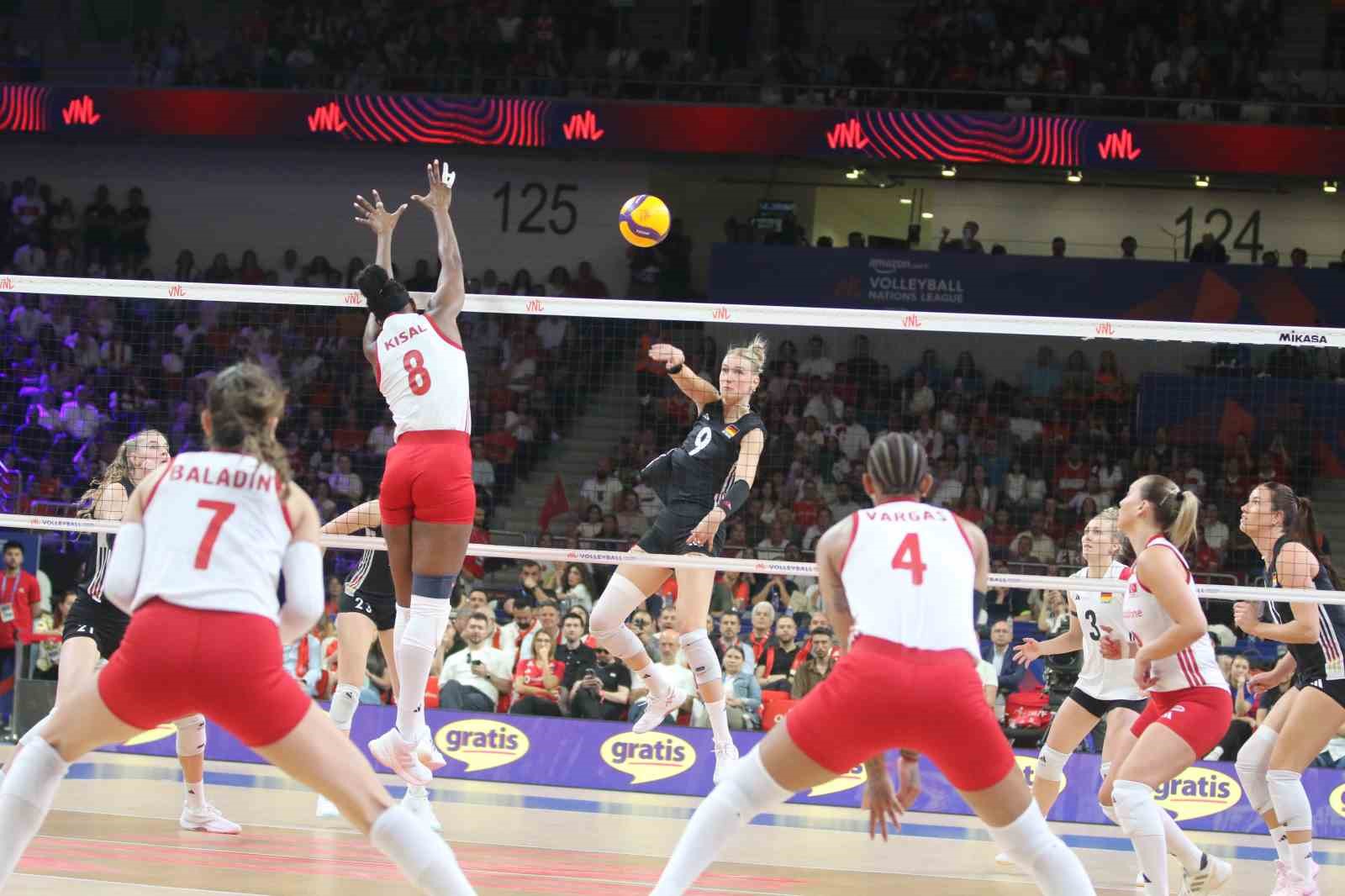 A Milli Kadın Voleybol Takımı, Almanya’yı 3-2 mağlup etti