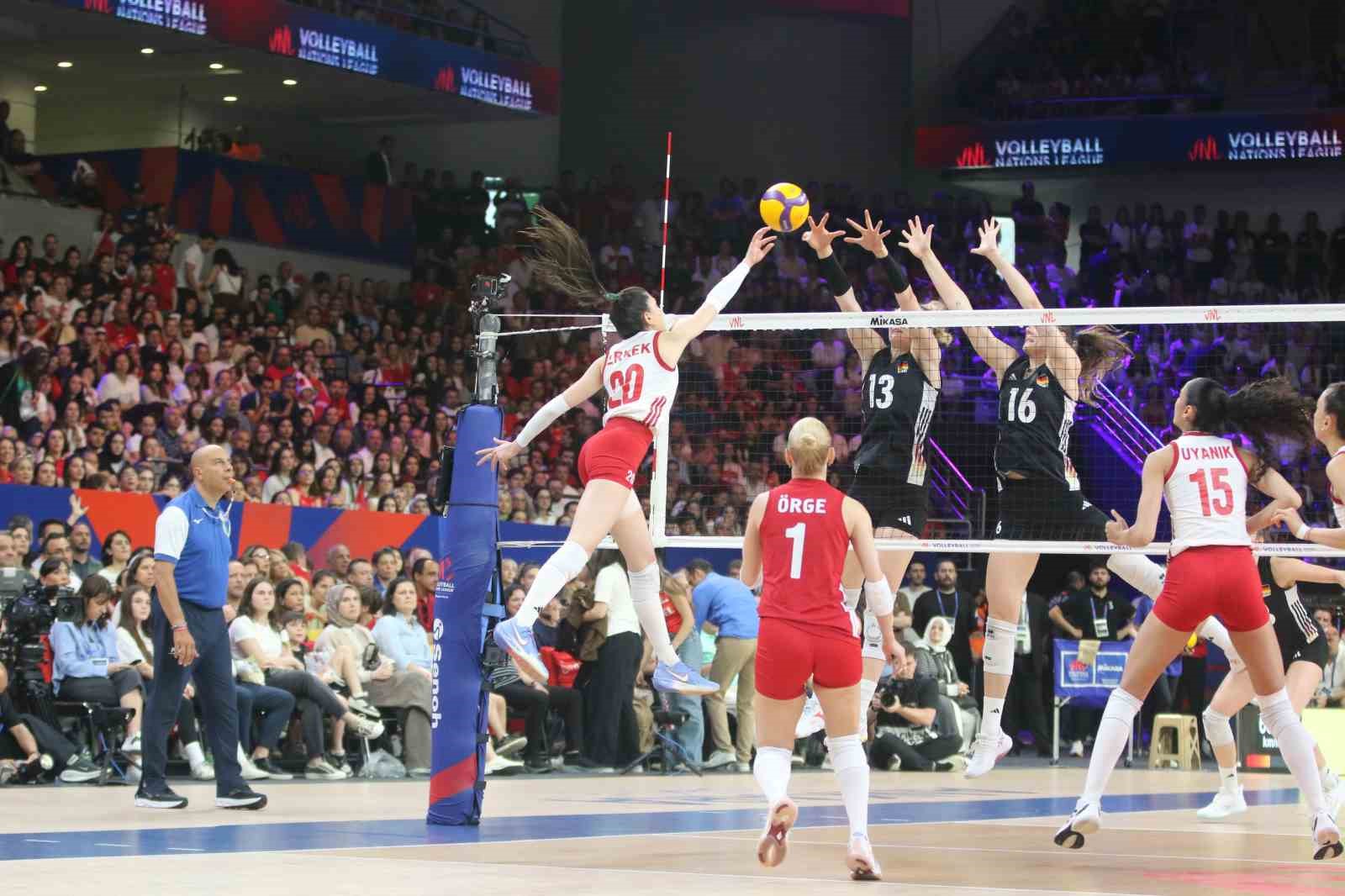 A Milli Kadın Voleybol Takımı, Almanya’yı 3-2 mağlup etti