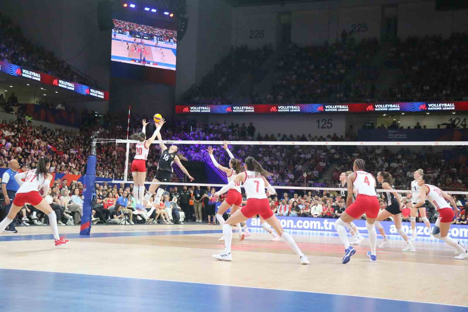 A Milli Kadın Voleybol Takımı, Almanya’yı 3-2 mağlup etti