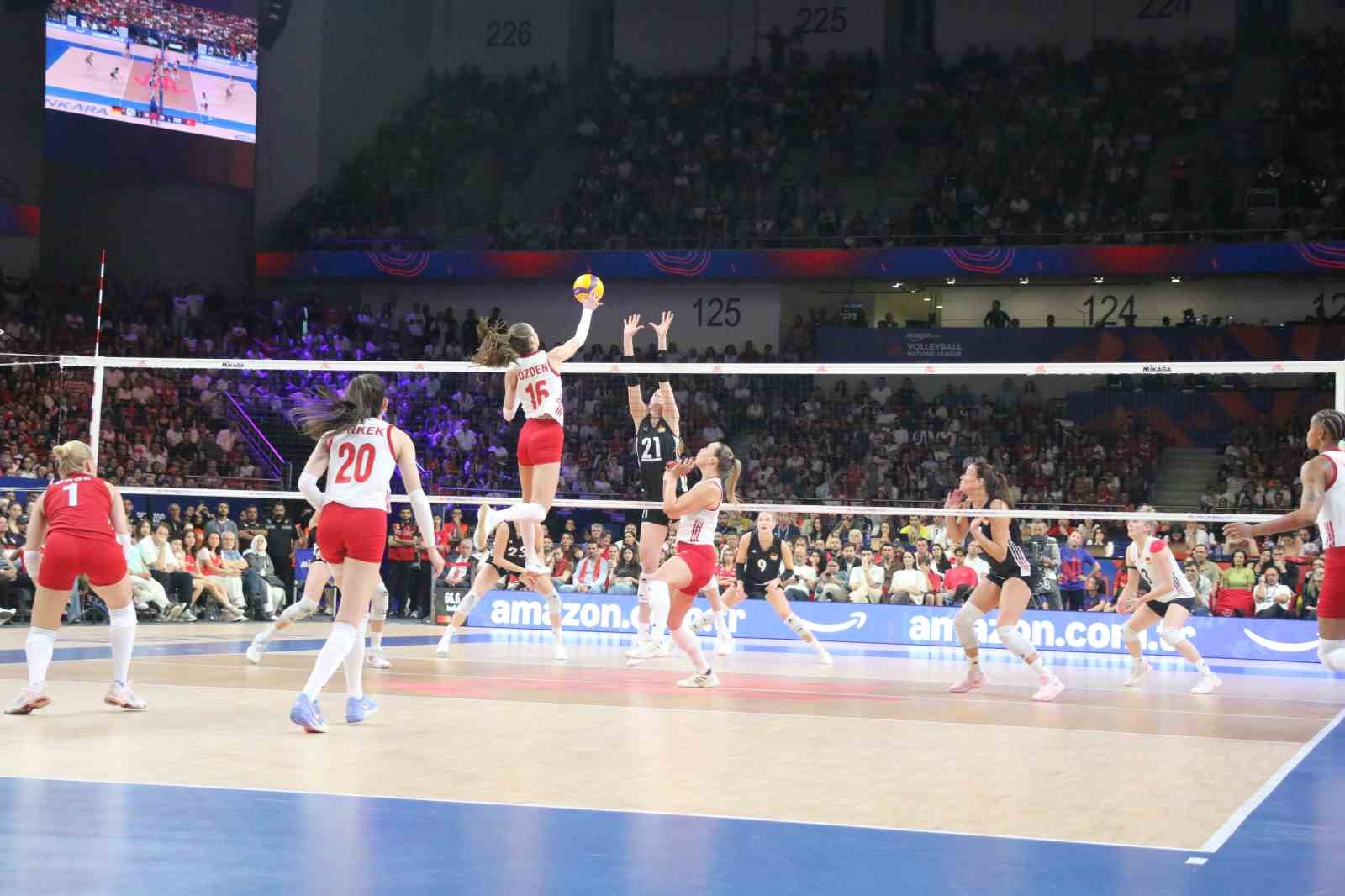A Milli Kadın Voleybol Takımı, Almanya’yı 3-2 mağlup etti