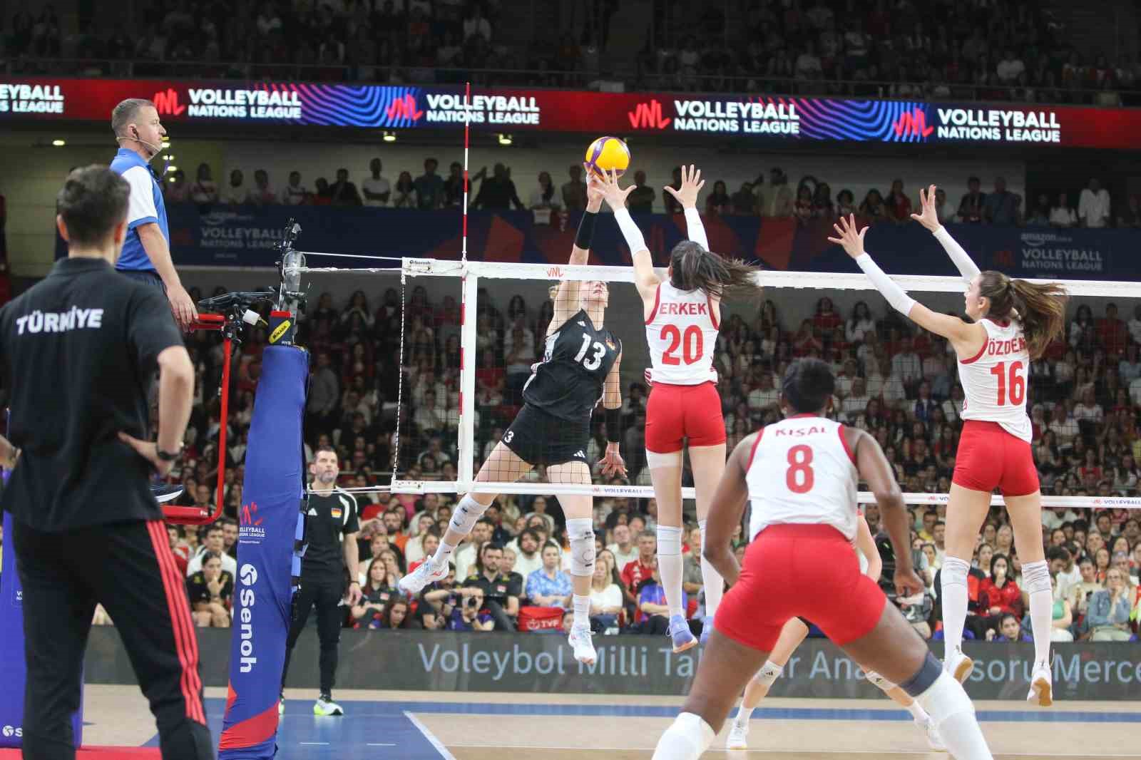 A Milli Kadın Voleybol Takımı, Almanya’yı 3-2 mağlup etti