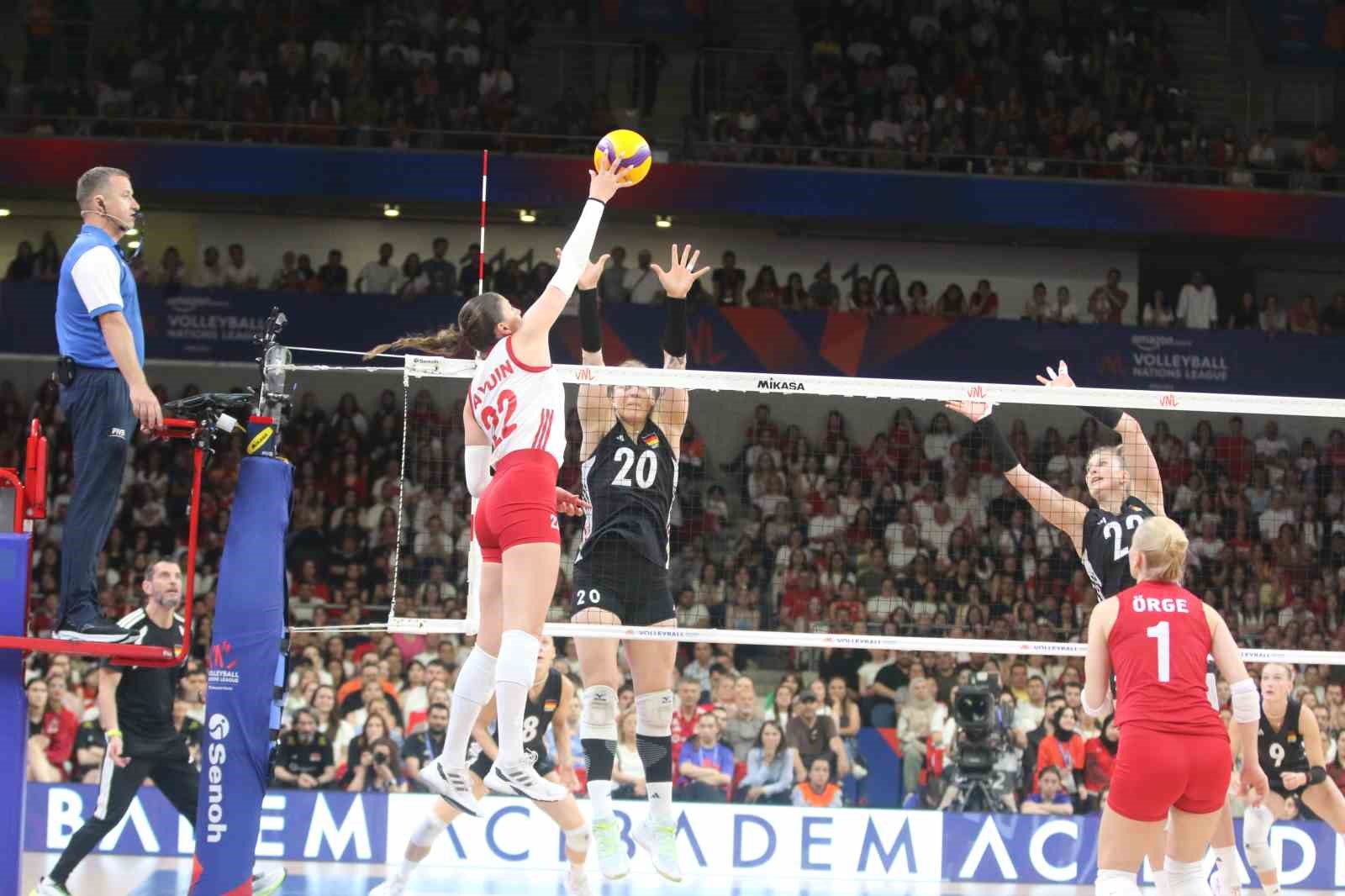 A Milli Kadın Voleybol Takımı, Almanya’yı 3-2 mağlup etti
