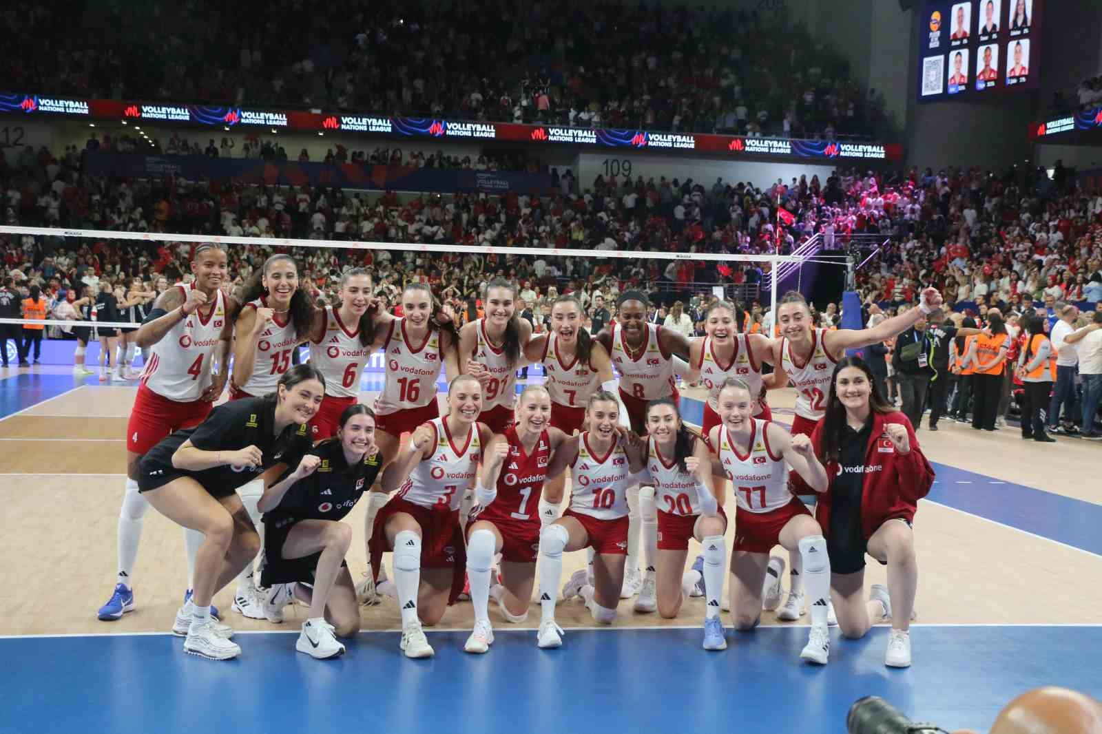 A Milli Kadın Voleybol Takımı, Almanya’yı 3-2 mağlup etti