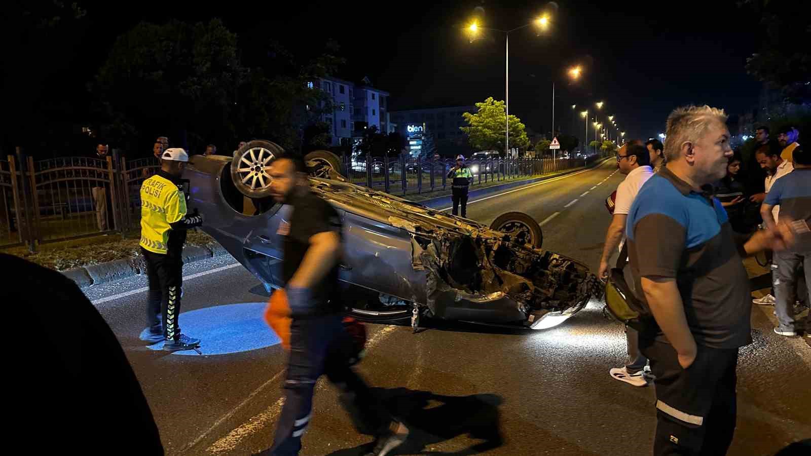 Bolu’da D-100’de takla atan otomobilden burunları bile kanamadan çıktılar
