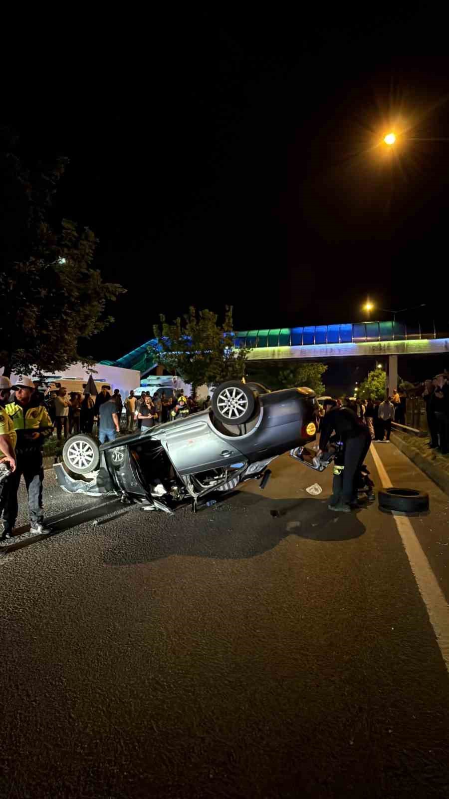 Bolu’da D-100’de takla atan otomobilden burunları bile kanamadan çıktılar