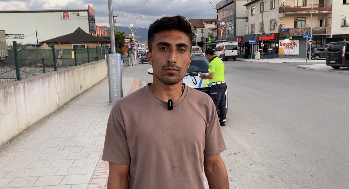 Peş peşe kazaya karışıp mağdurları darbetti