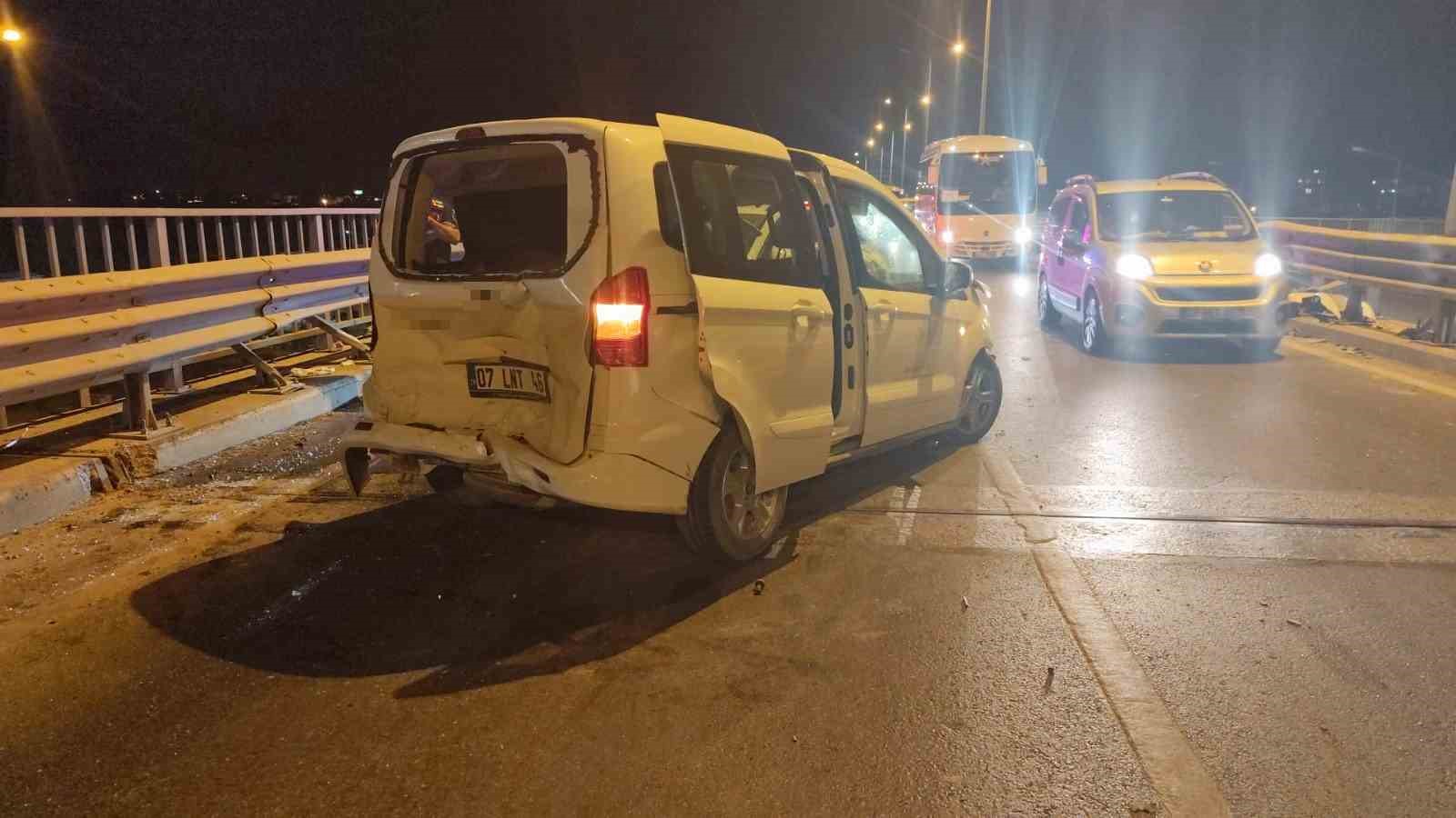 Alkollü sürücünün kullandığı araç önündeki araca arkadan çarptı: 3 yaralı