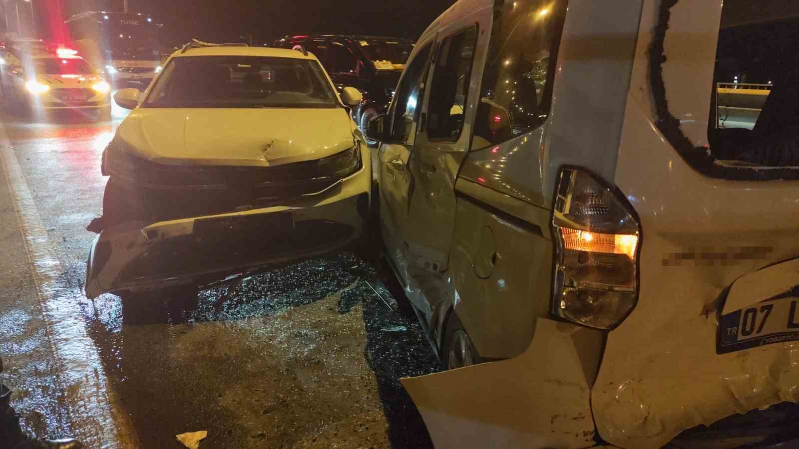 Alkollü sürücünün kullandığı araç önündeki araca arkadan çarptı: 3 yaralı