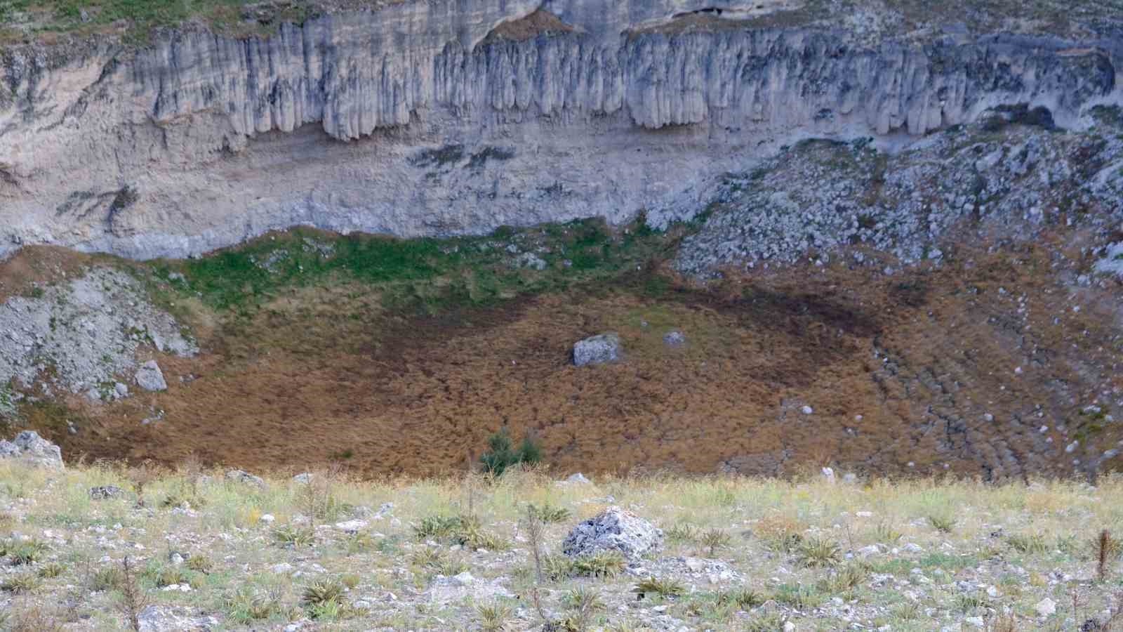 Konya’da kuraklığın simgelerinden Çıralı Obruk Gölü son yağışlara rağmen su tutmadı