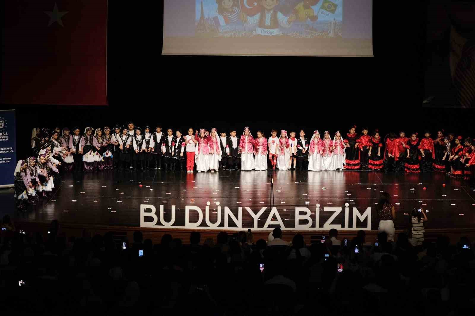 Minikler yıl sonu gösterisinde hünerlerini sergiledi