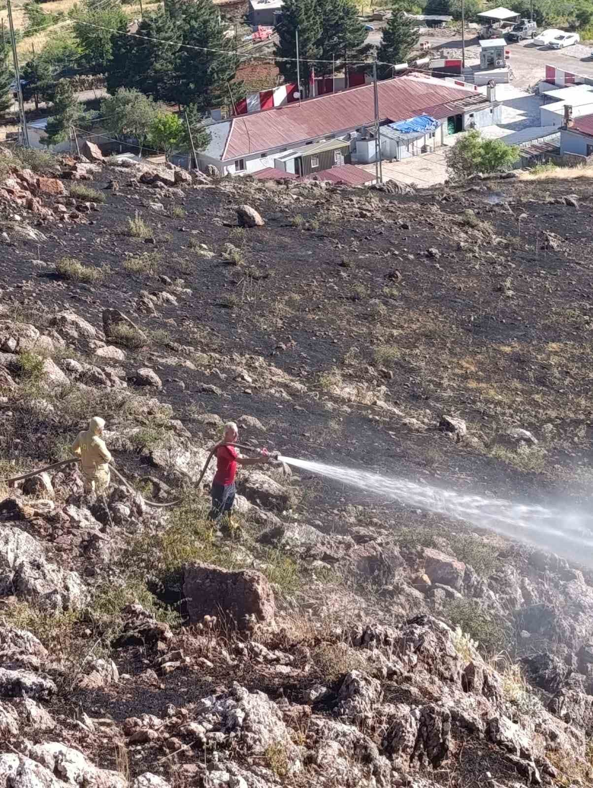 Siirt’te çıkan yangın ekiplerin müdahalesiyle söndürüldü
