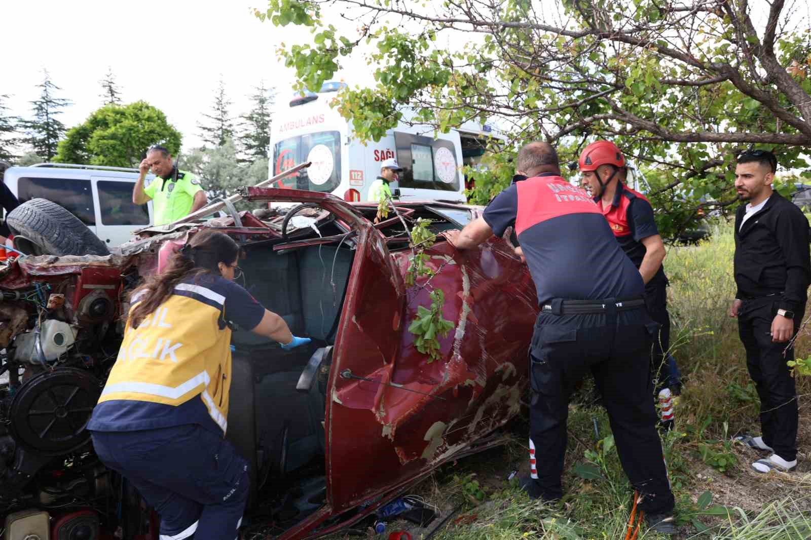 Sınava yetişmek isterken kaza yaptılar: 3 yaralı