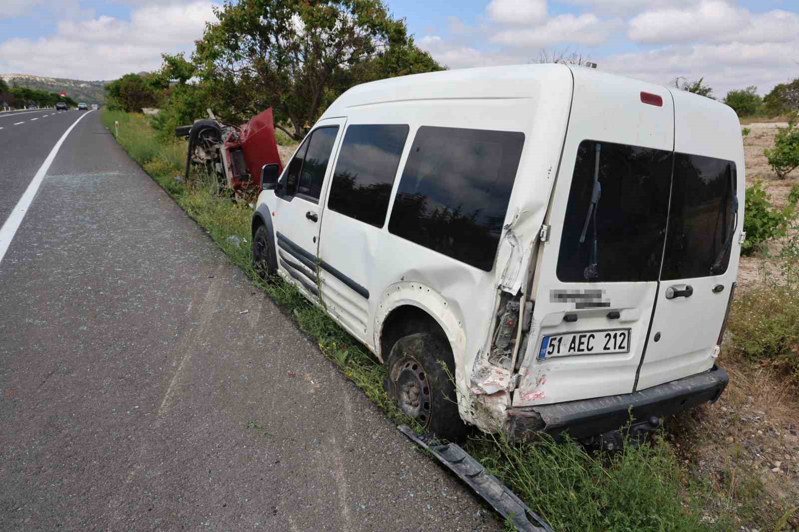 Sınava yetişmek isterken kaza yaptılar: 3 yaralı