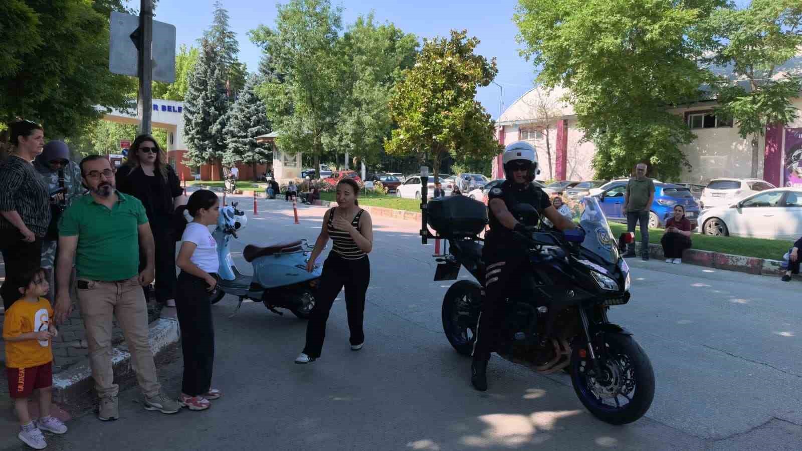 Sınava 1 dakika kala polis yetiştirdi