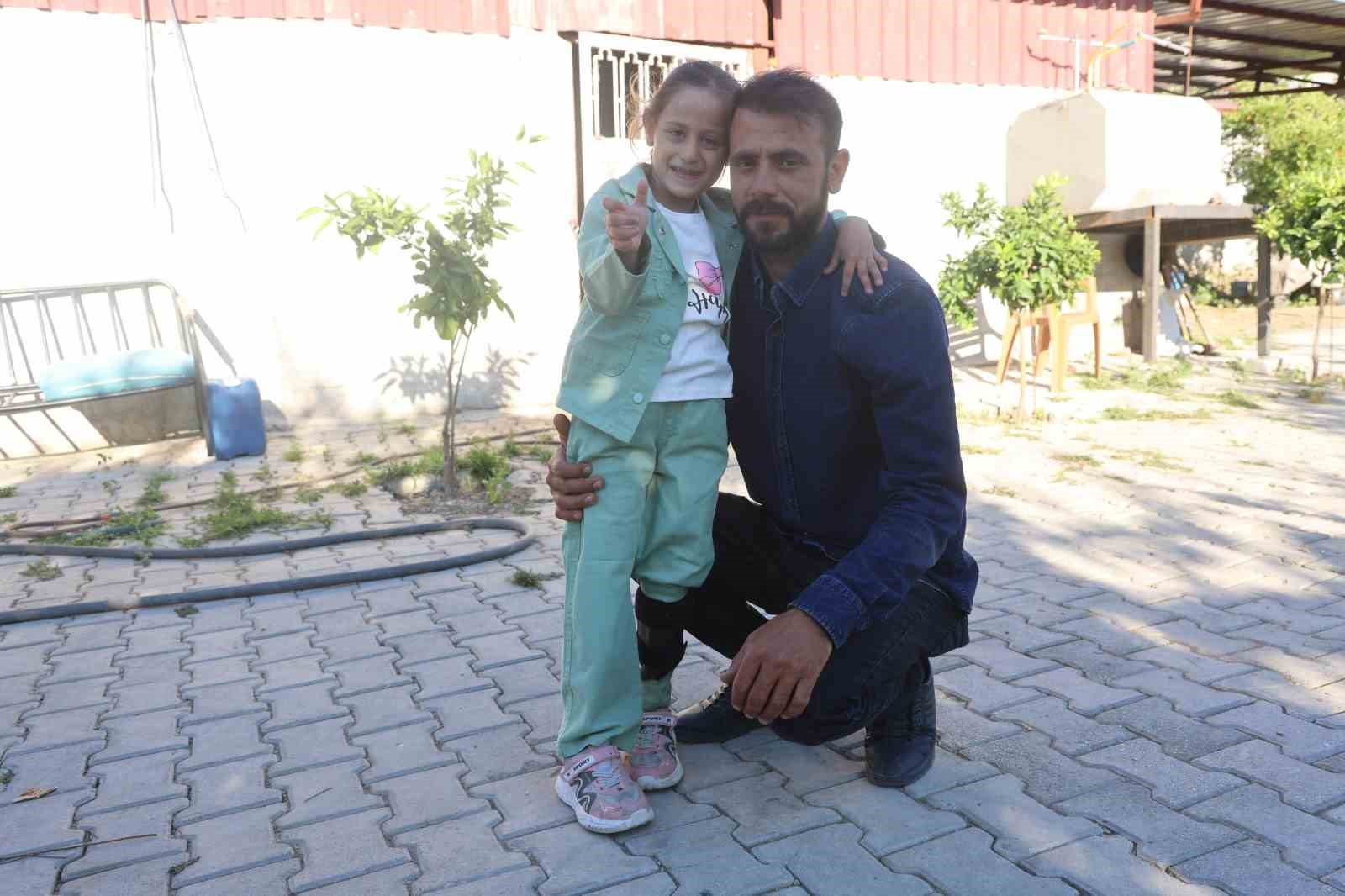 Depremde ailesini kaybeden Zeynep, amcasına ’baba’, yengesine ’anne’ diyerek hayata tutundu