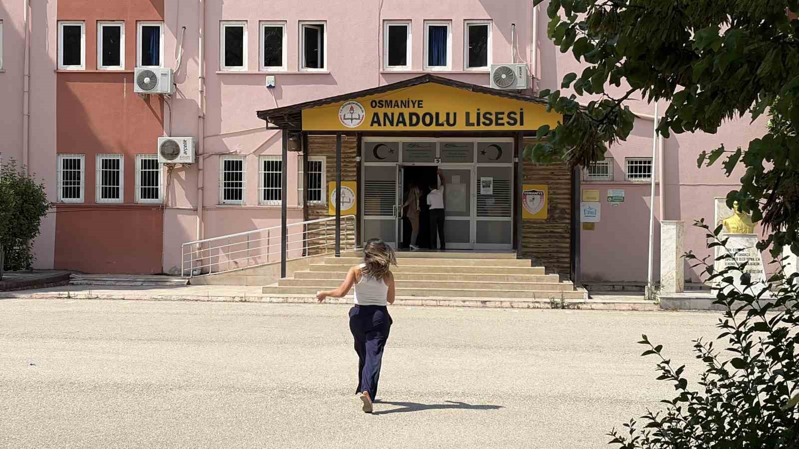 Osmaniye’de simitçi süreyi hatırlattı, son anda gelen aday içeri alınmadı