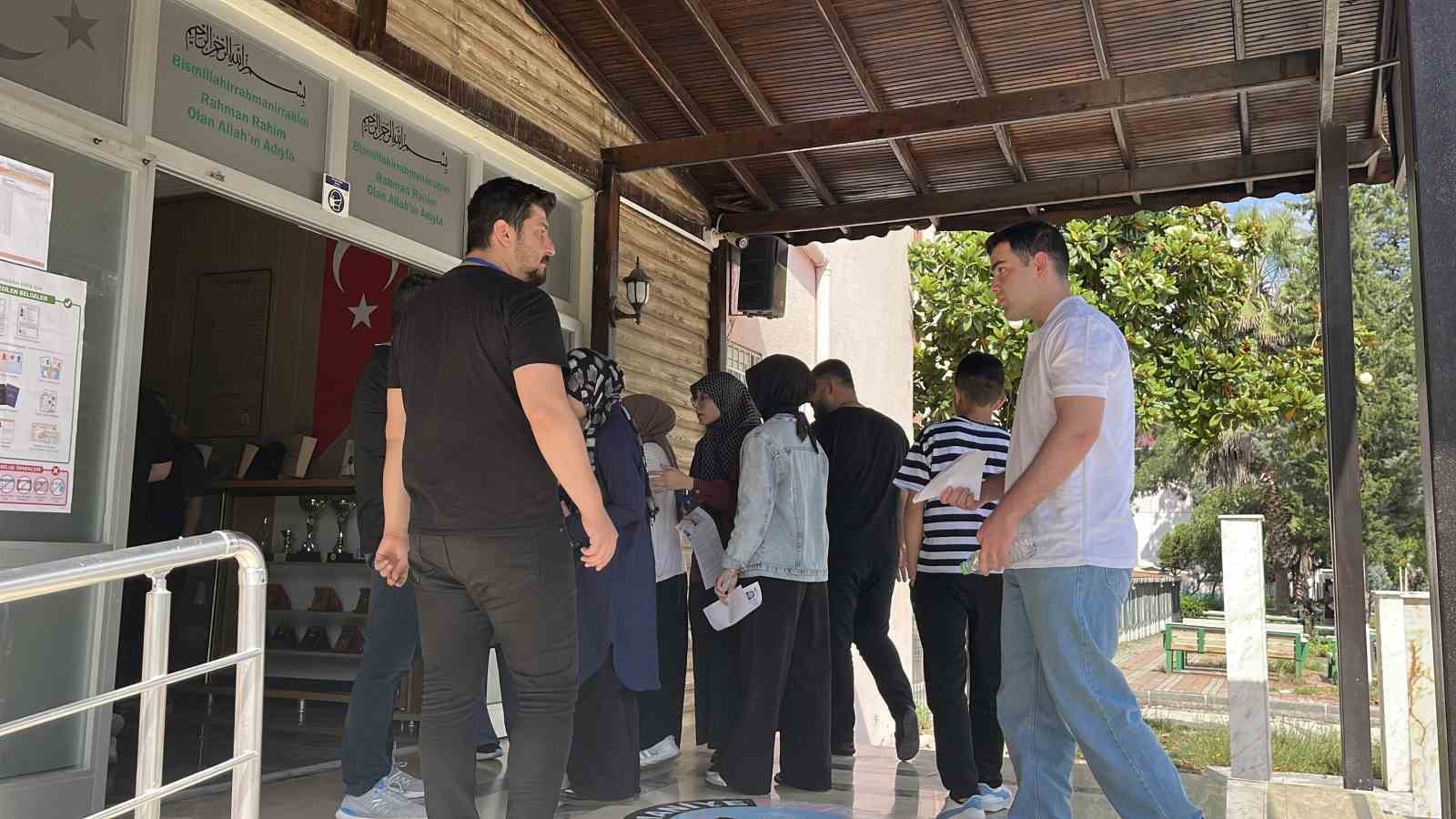 Osmaniye’de simitçi süreyi hatırlattı, son anda gelen aday içeri alınmadı