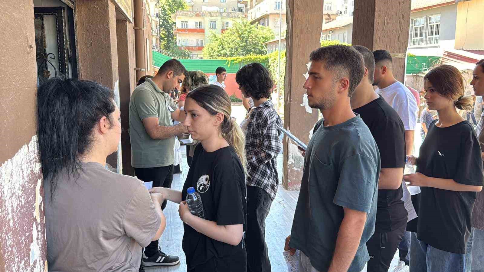 YKS’nin ikinci oturumu AYT başladı