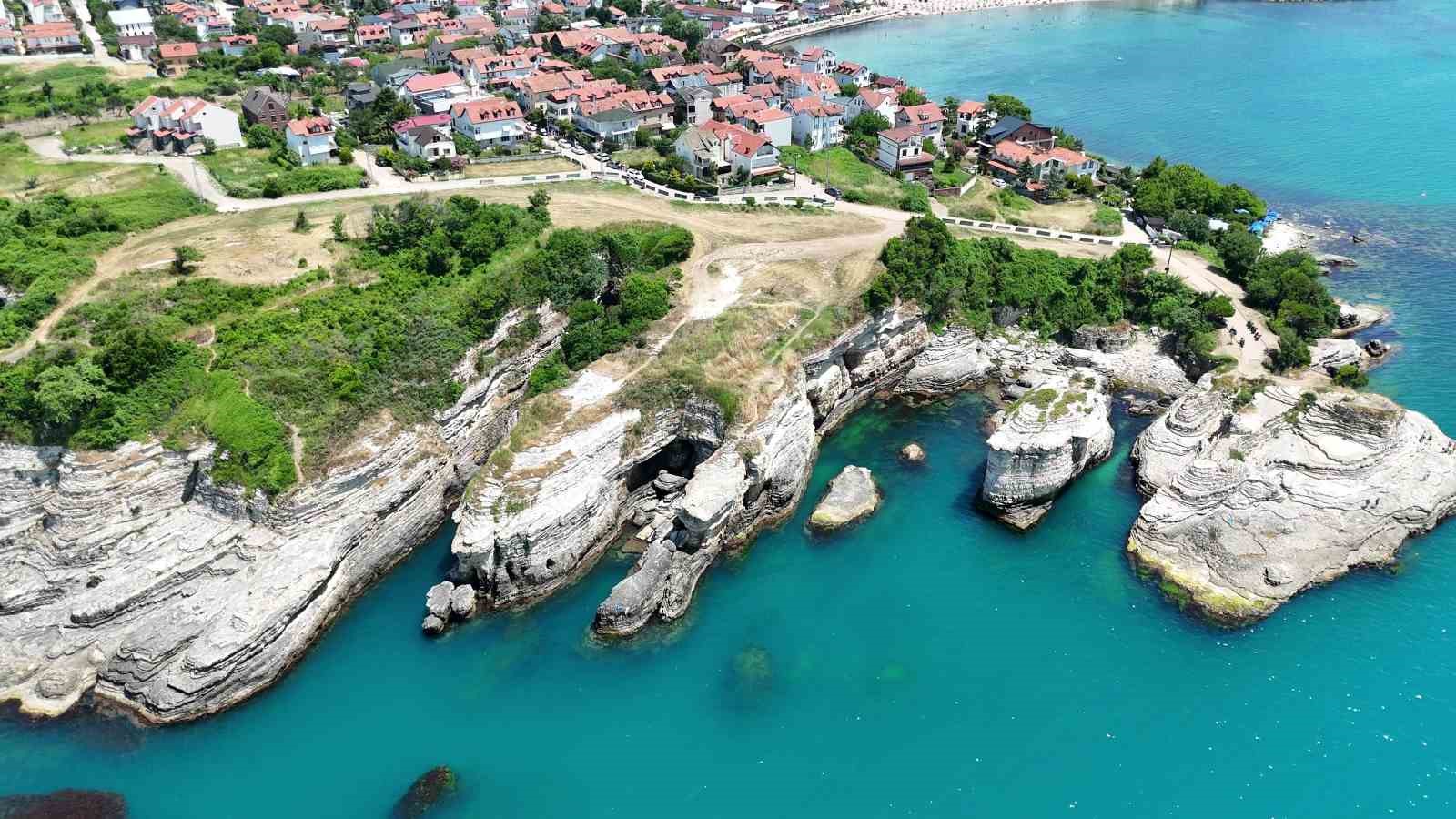 Kayalıklardan Karadeniz’in serin sularına atladılar