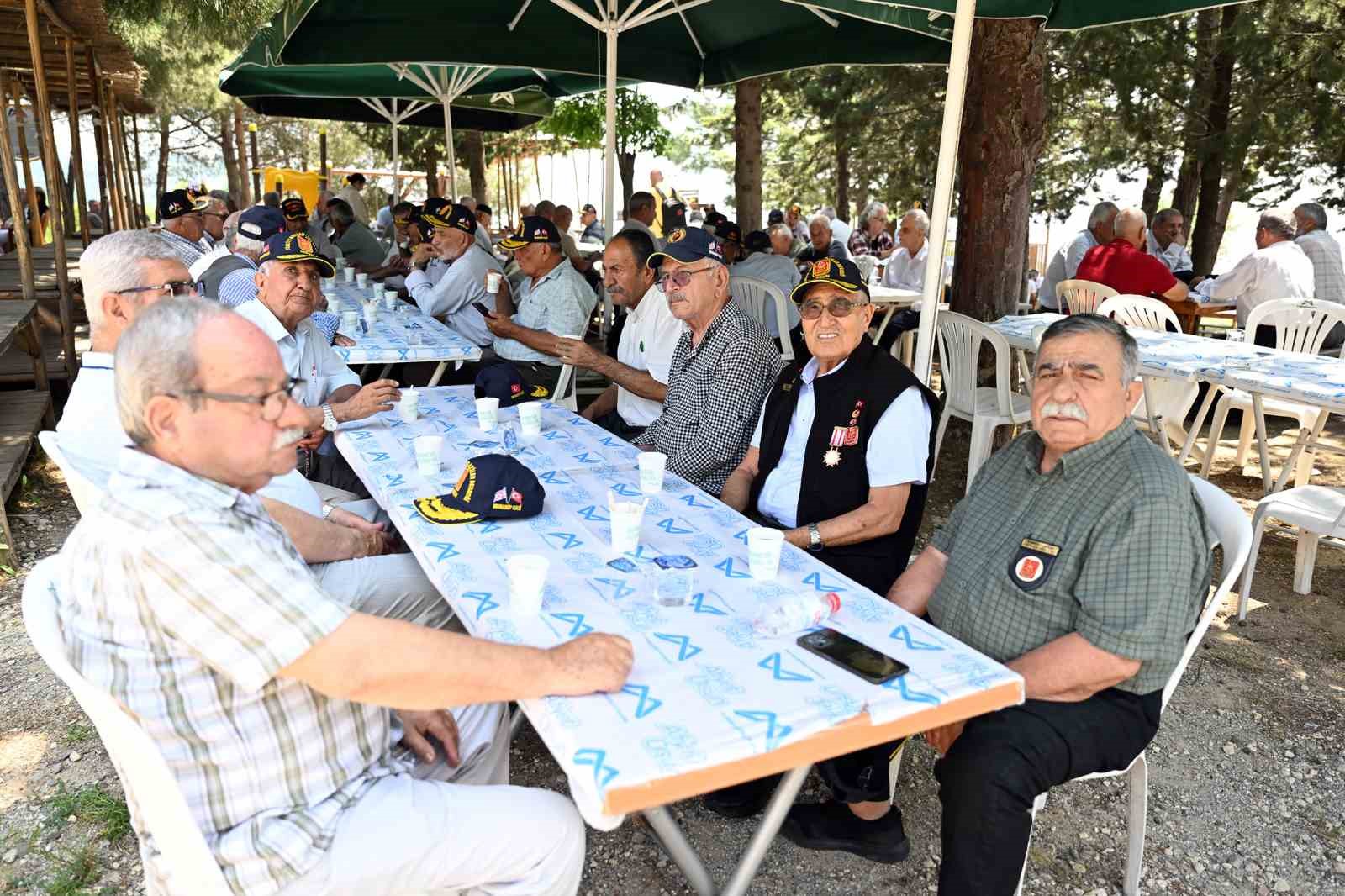 ’Babalar Günü’nde anlamlı buluşma: Şehit aileleri ve gaziler Darısekisi’nde ağırlandı