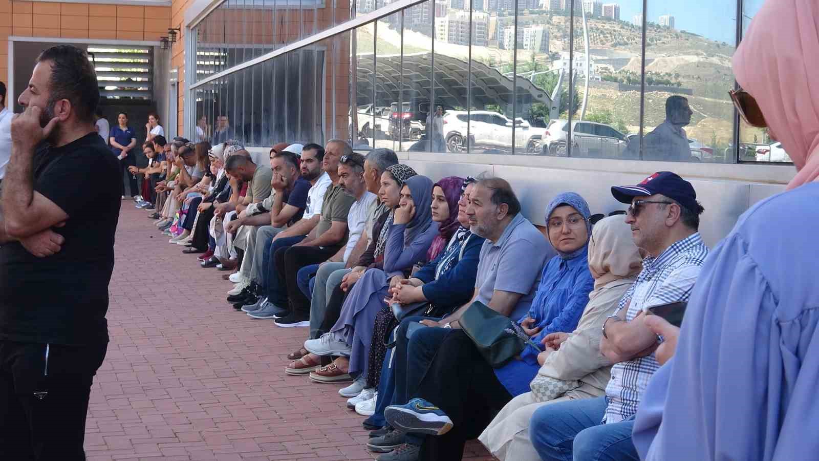 YKS’ye saniyeler kala yetişti: Güvenlik görevlisi motosikletiyle sınava ulaştırdı