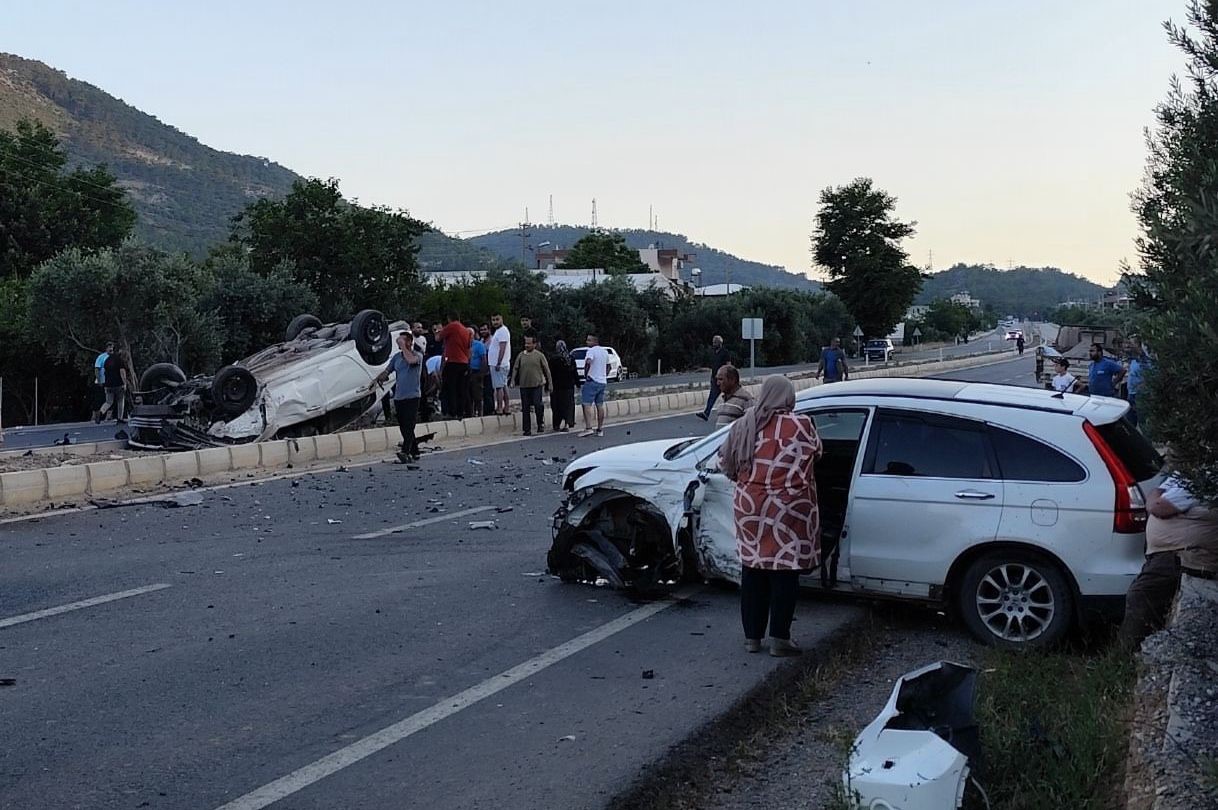 Mersin’de kaza yapan otomobil takla attı: 2 yaralı