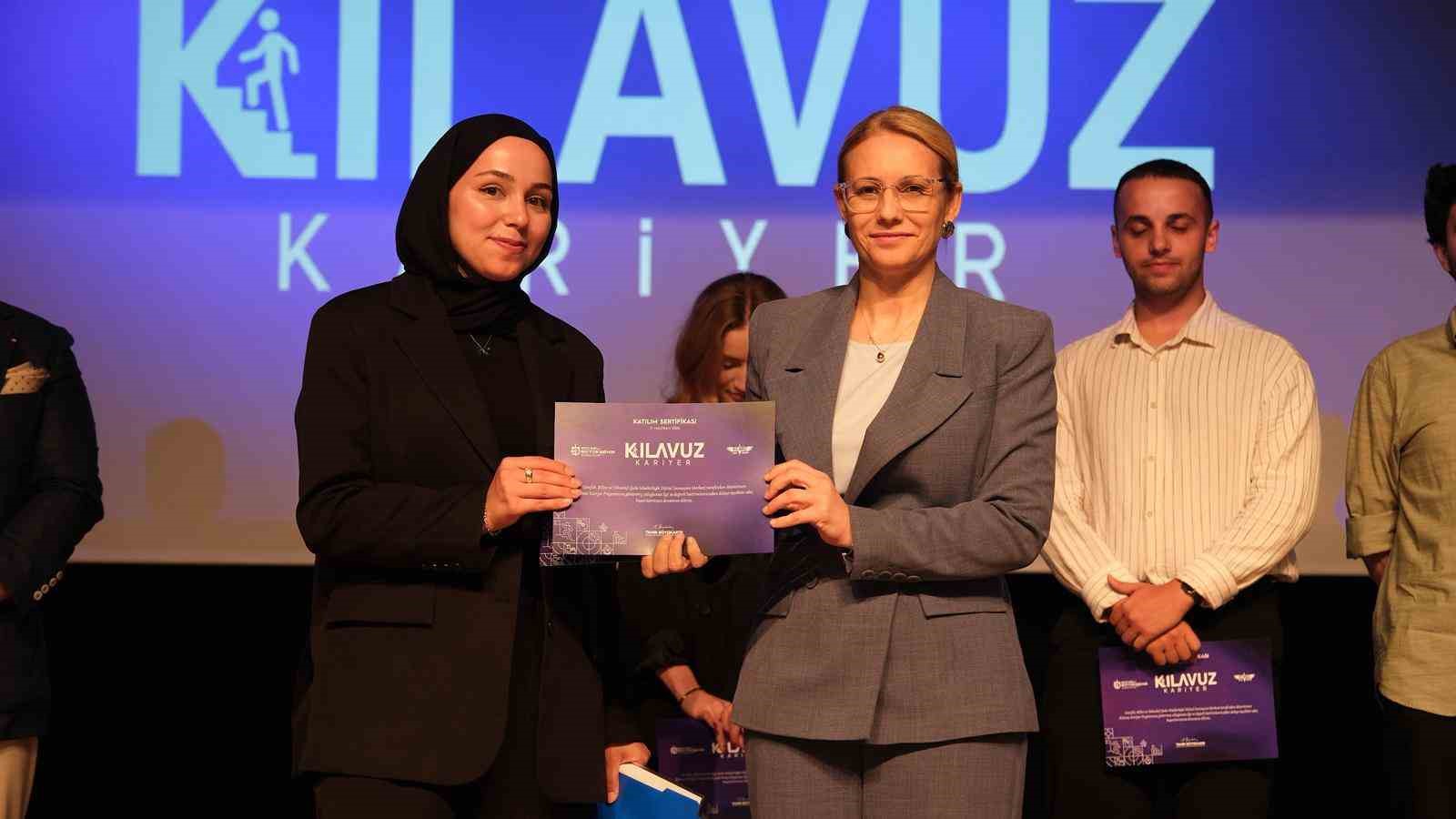 Kılavuz Kariyer’de 358 öğrenci sertifika aldı