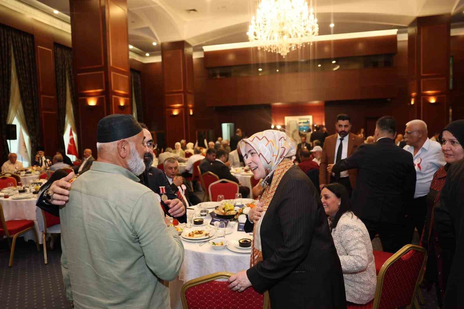 AK Parti Kadın Kolları’ndan anlamlı Babalar Günü programı: Şehit babaları ve gaziler ağırlandı