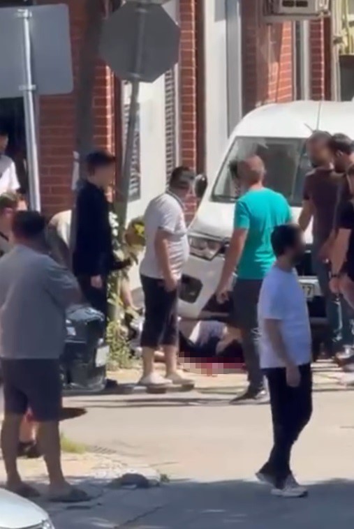 Eşini rahatsız ettiğini öne sürdüğü kişiyi bacağından vurdu