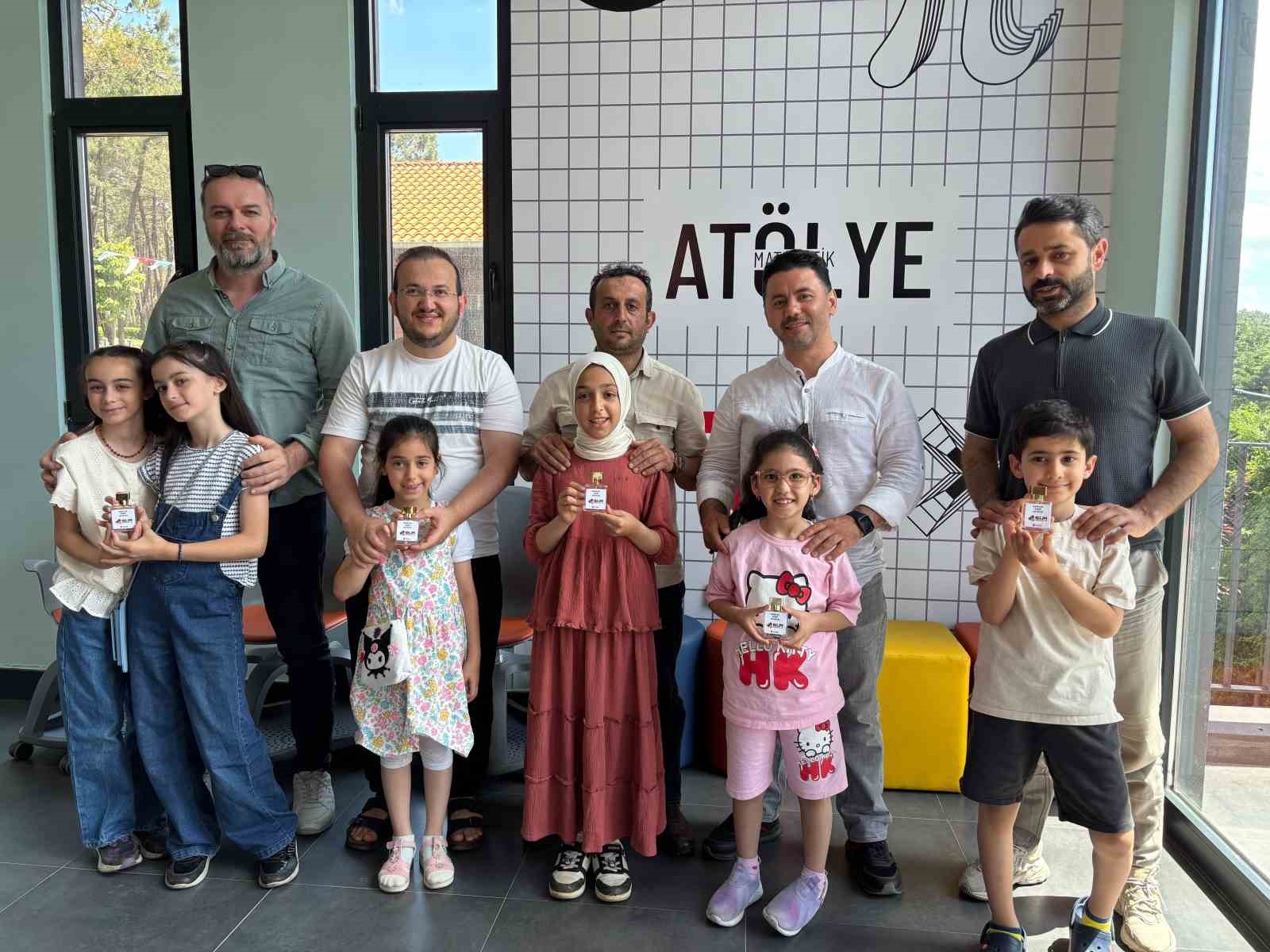 Bilim Ümraniye’de babalar ve çocuklar kendi parfümlerini tasarladı