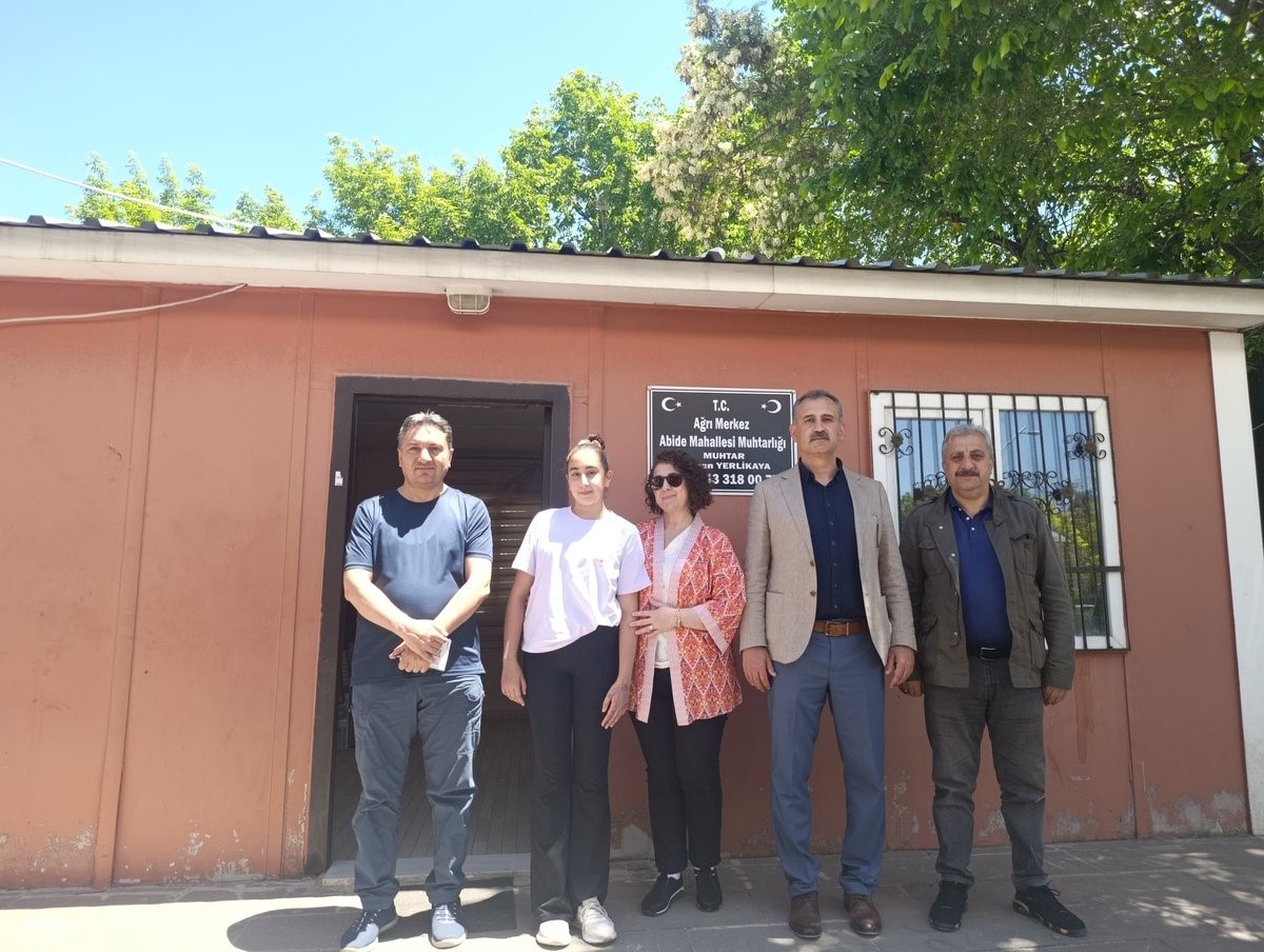 Ağrı Valisi Önder Bozkurt’tan yangında zarar gören aileye destek