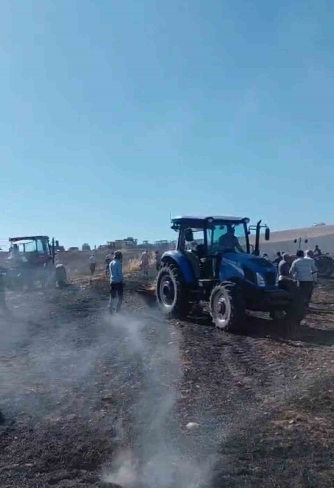 Siirt’te biçerdöverden çıkan yangında 50 dönümlük ekili alan yandı