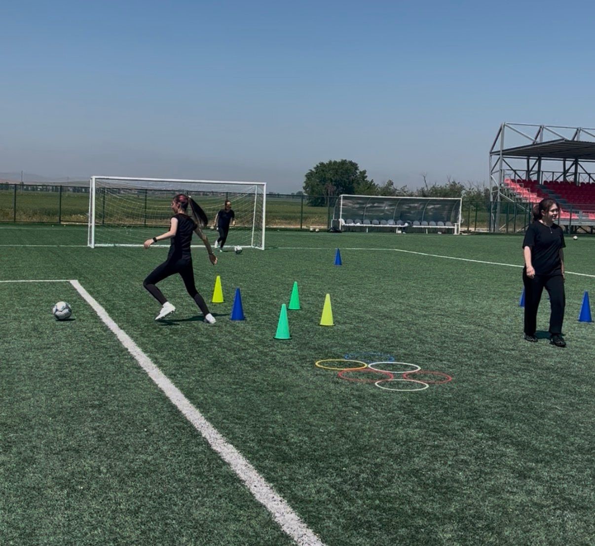 Beylikova Gençlik ve Spor İlçe Müdürlüğü tarafından ücretsiz kız futbol kursu açıldı