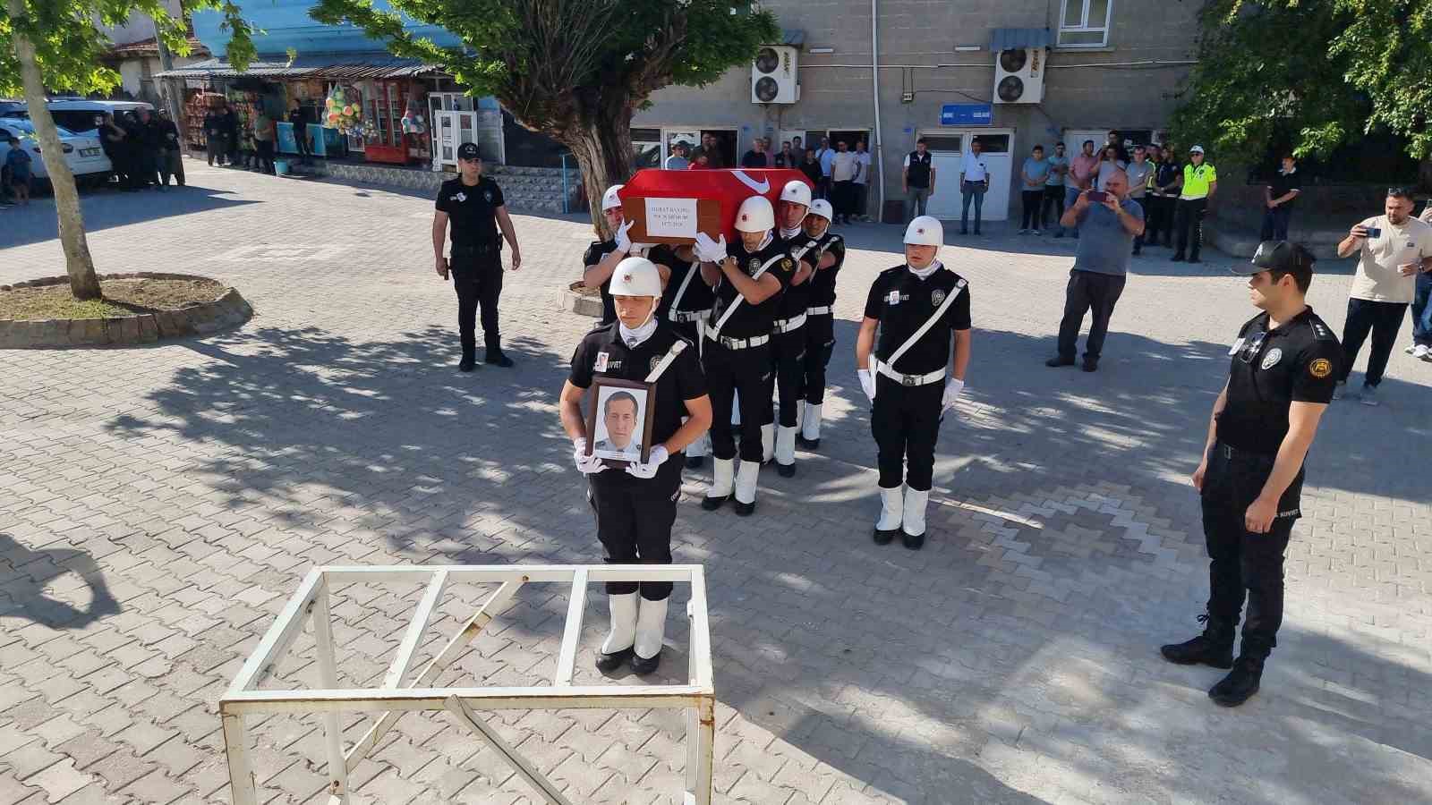 Görev başında hayatını kaybeden polis memuru son yolculuğuna uğurlandı
