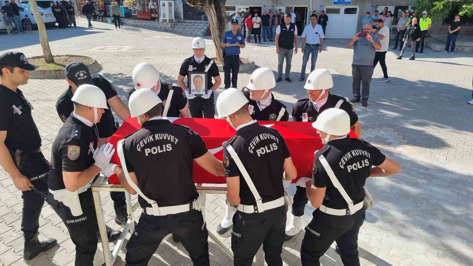 Görev başında hayatını kaybeden polis memuru son yolculuğuna uğurlandı