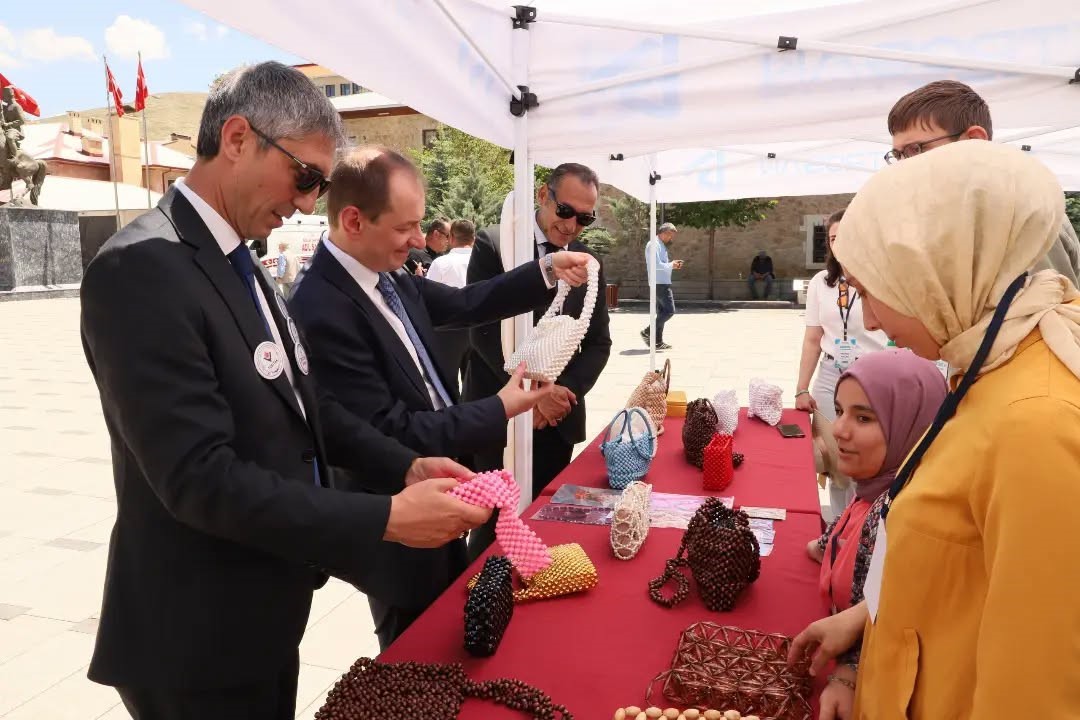 Bayburt’ta okulların örnek çalışmaları sergilendi