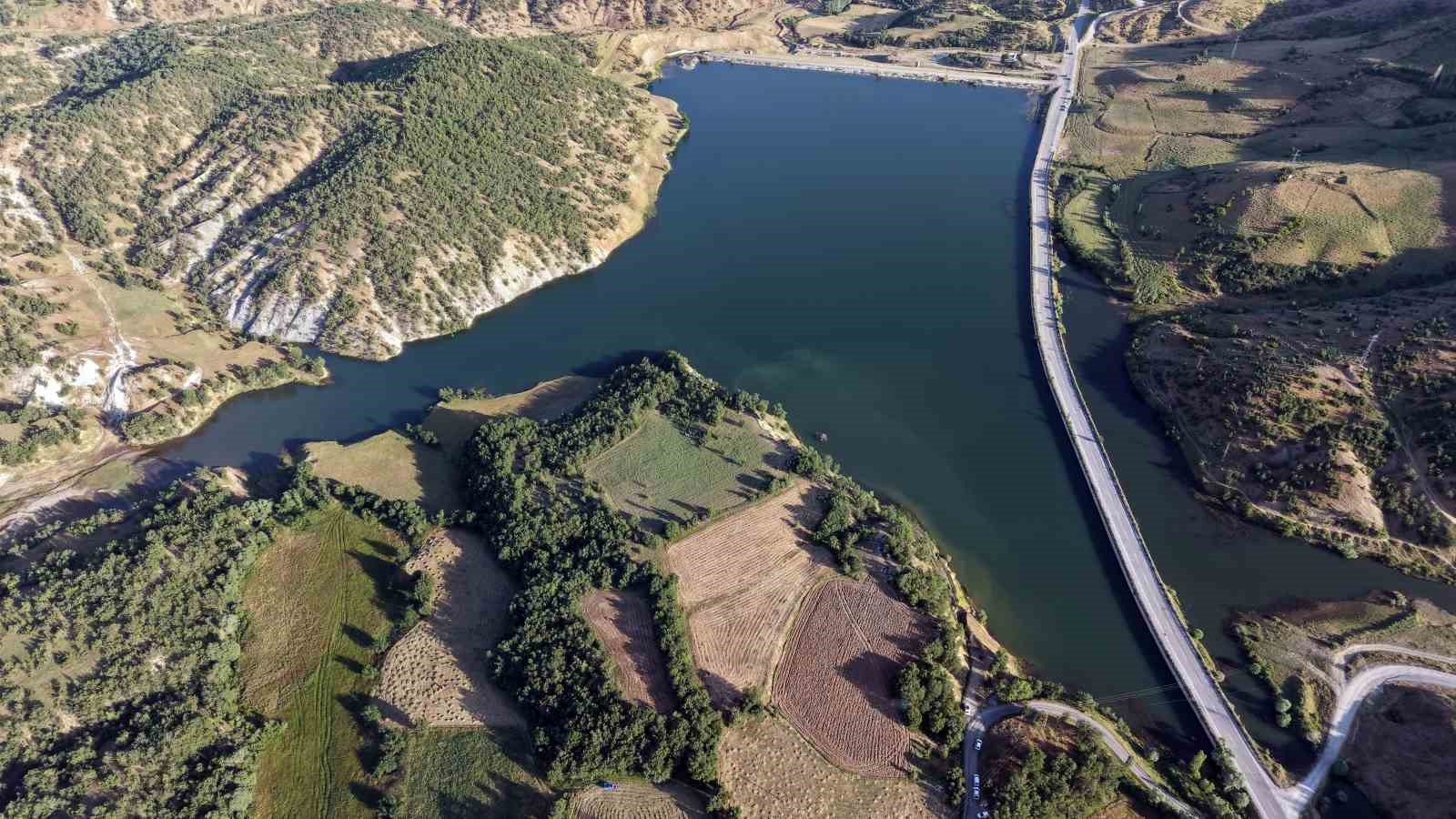 Hizan’ın asırlık taş evleri ve Gayda Barajı hayran bırakıyor
