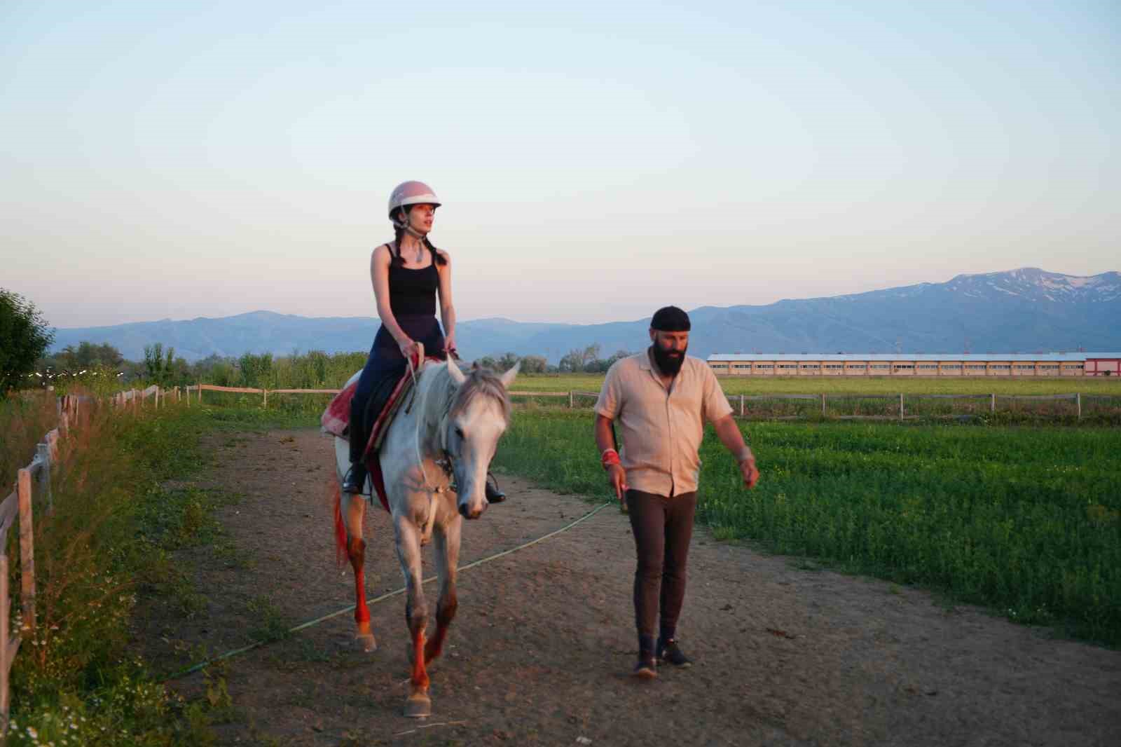 "Babamın Damadı" alışılmış anlatının dışında çekiliyor