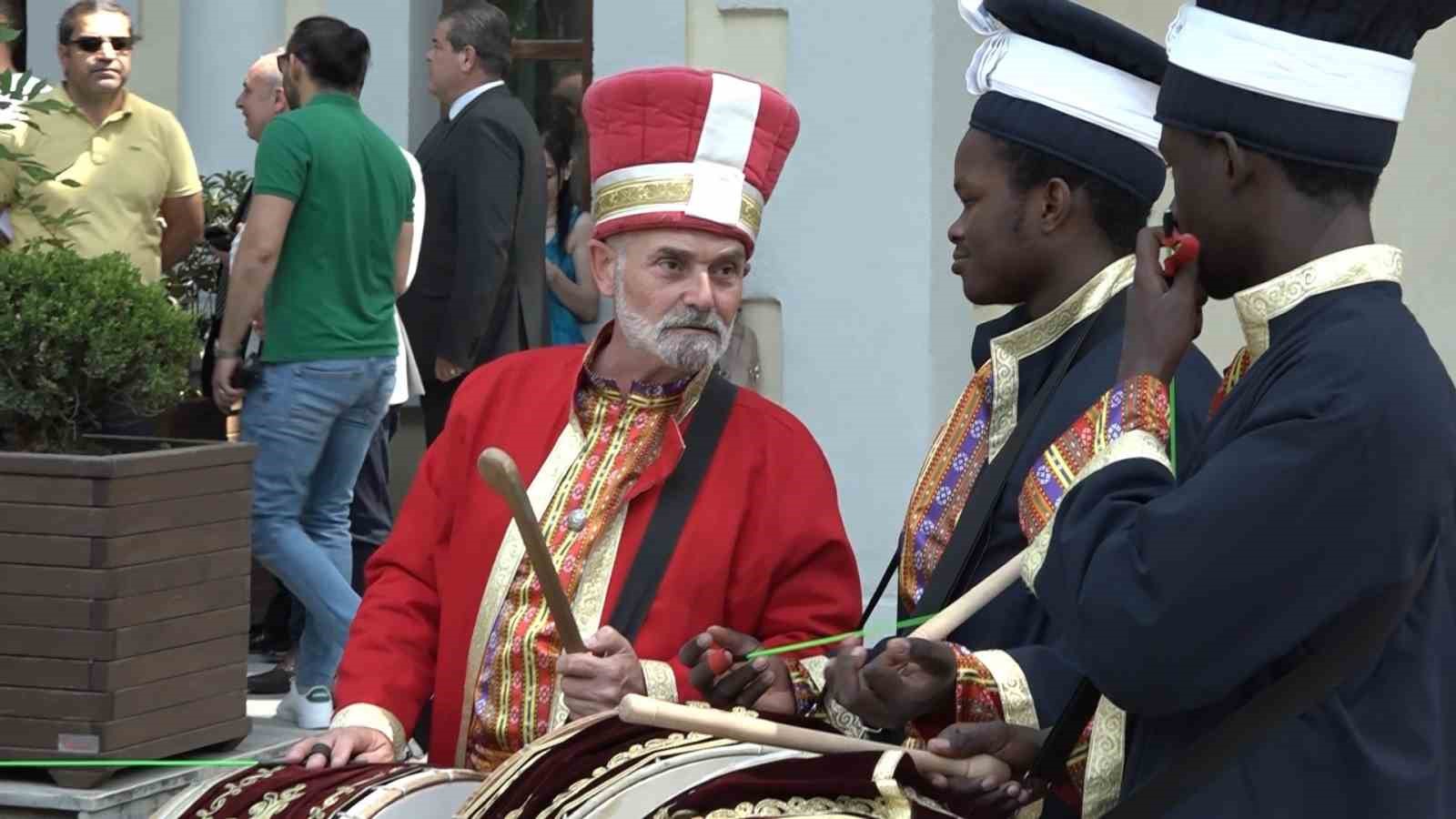 25 ülkeden öğrenciler aynı safta: Mehterle kültür köprüsü kurdular