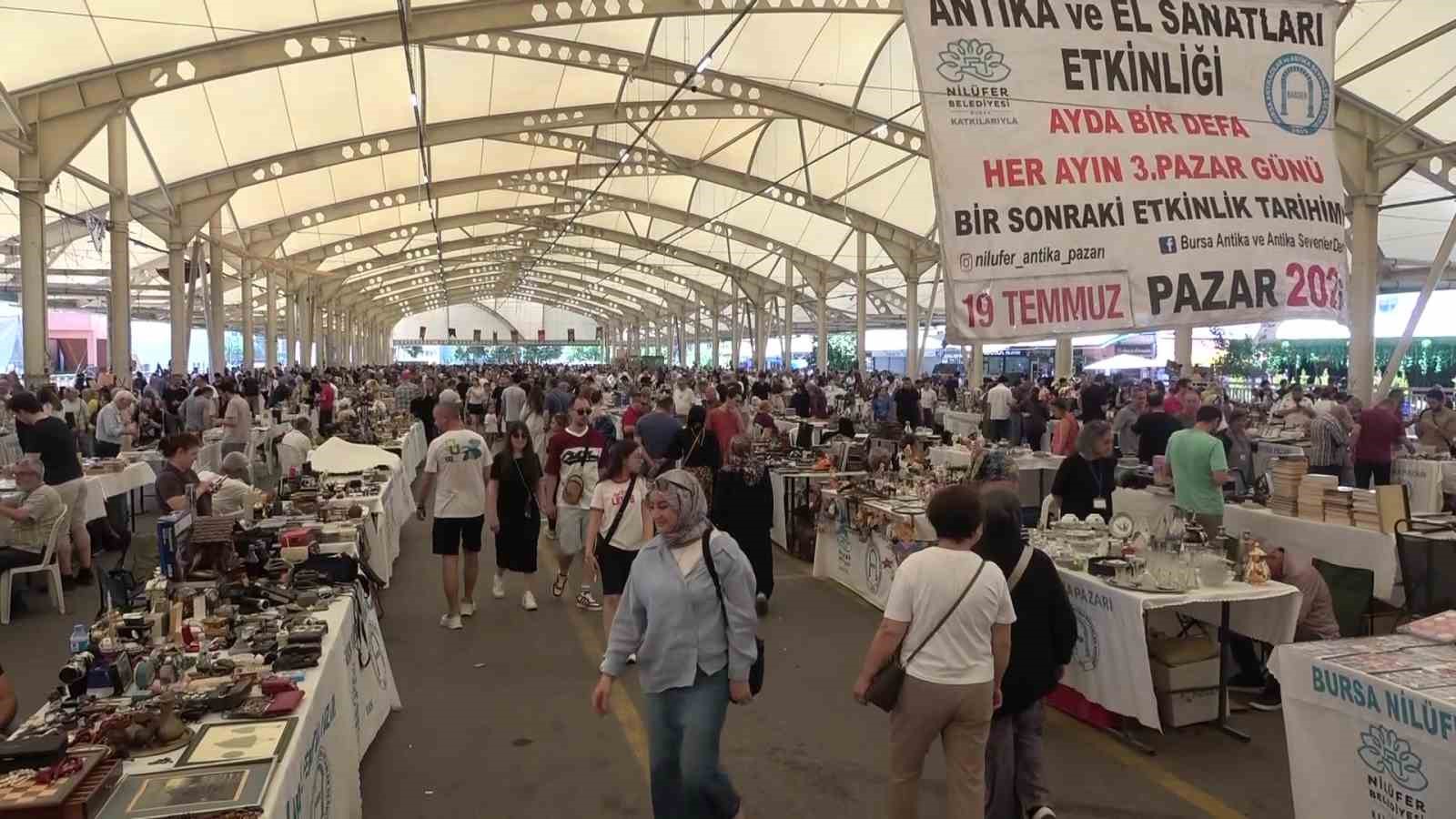 Türkiye’nin dört bir yanından antikacıları Bursa’da buluşturan Agora Antika Pazarı 10 yaşında