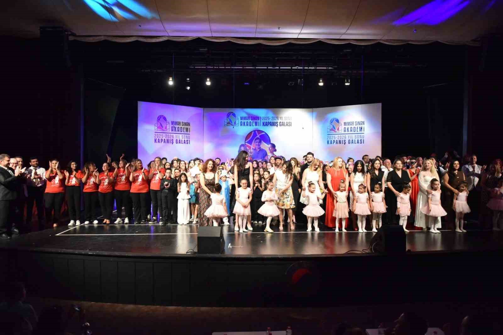 Mimar Sinan Akademi’den yıl sonuna özel sanat performansı
