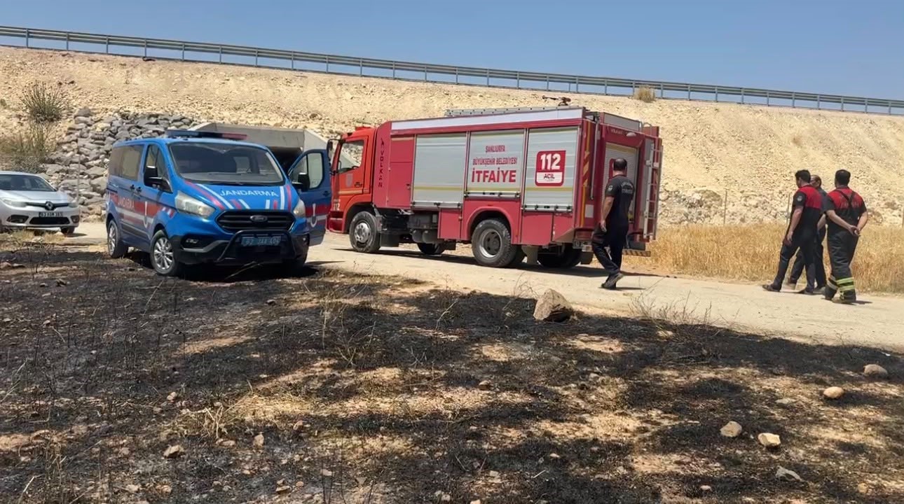 Şanlıurfa’da arpa ekili arazide çıkan yangında 30 dönüm alan zarar gördü