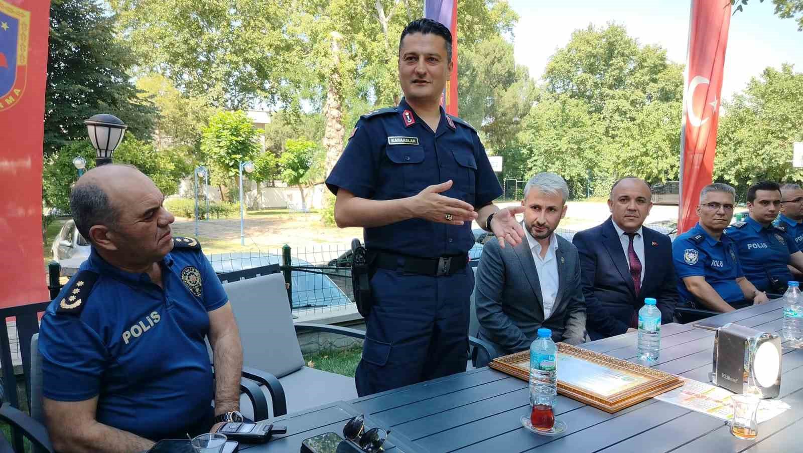 Şehit aileleri ve gazilerden komutana duygusal veda